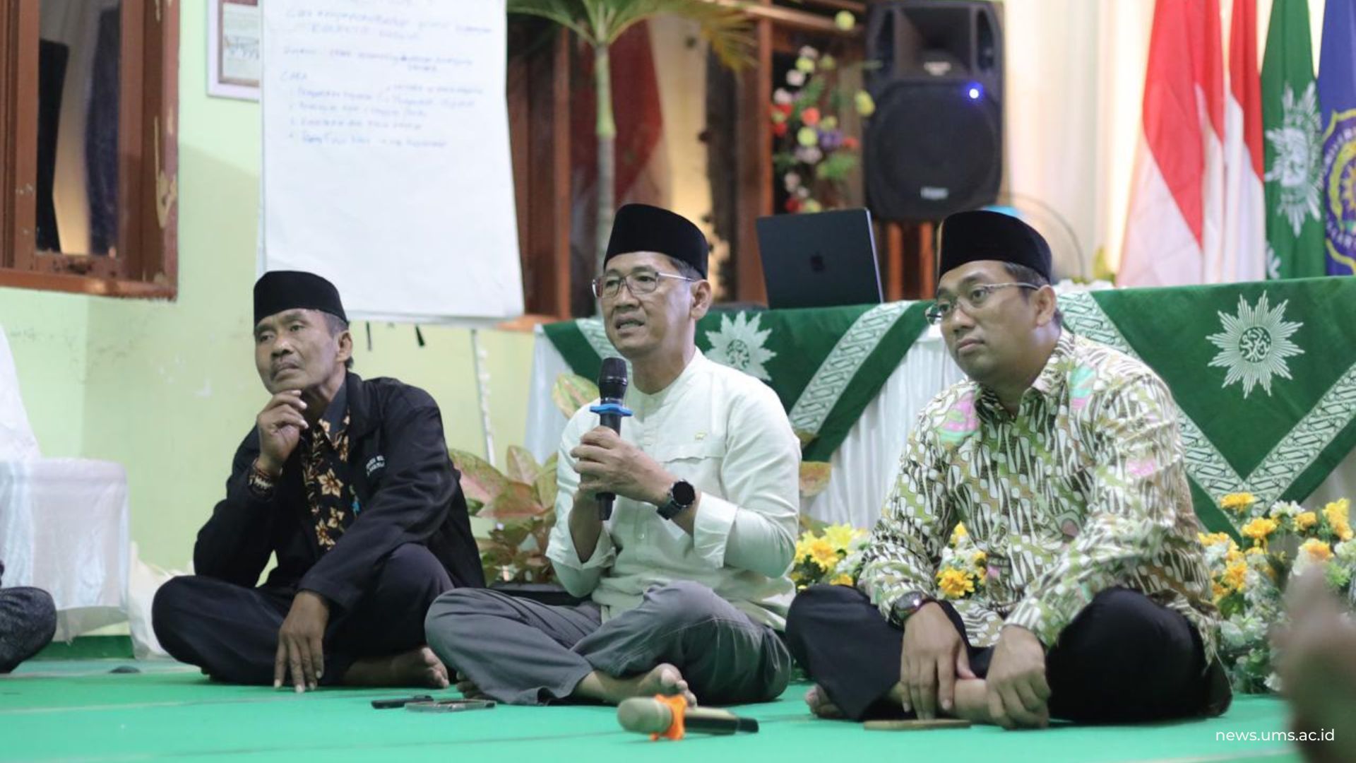 (tengah) Iskak Sulistyo, S.Pd.I., M.Pd.I.