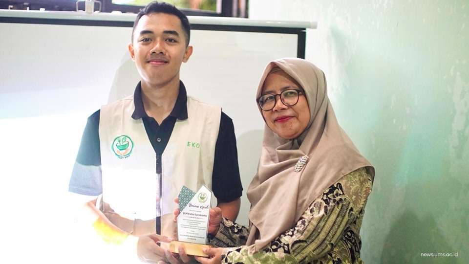 Mahasiswa UMS Gelar Sosialisasi Pengelolaan Sampah Makanan Rumah Tangga Bersama DLH Surakarta