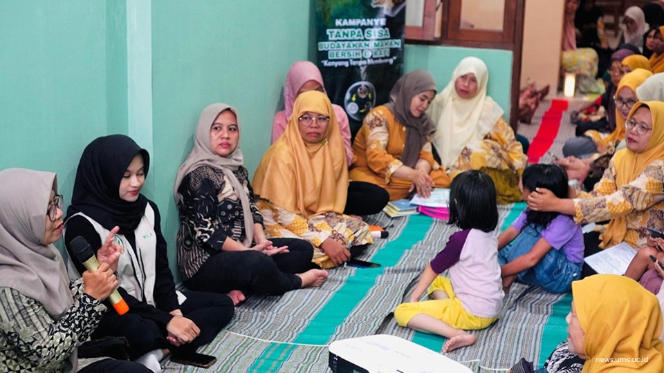Mahasiswa UMS Gelar Sosialisasi Pengelolaan Sampah Makanan Rumah Tangga Bersama DLH Surakarta