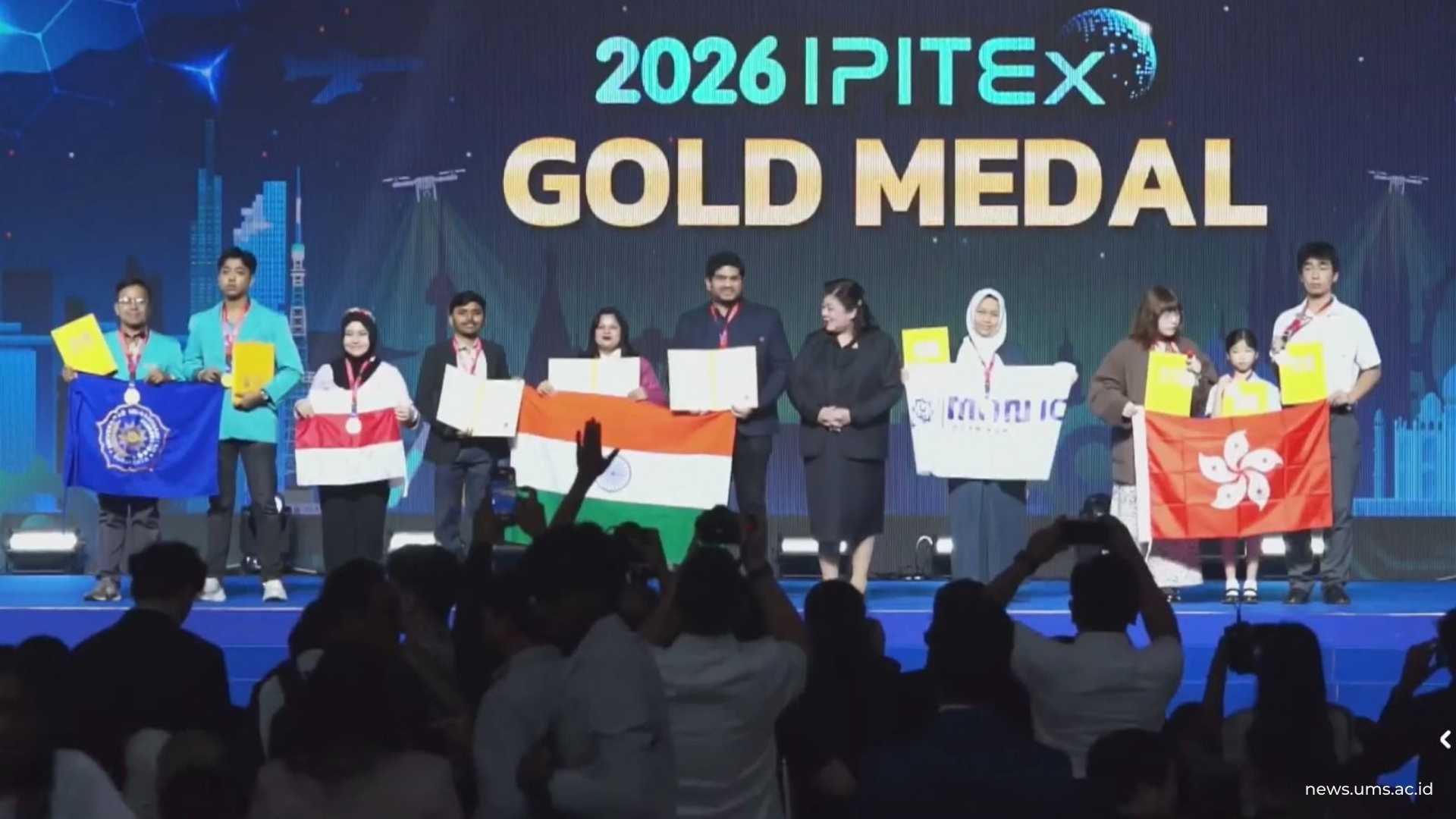 Penyerahan Medali kepada tim UMS (paling kiri) di IPITEX 2026