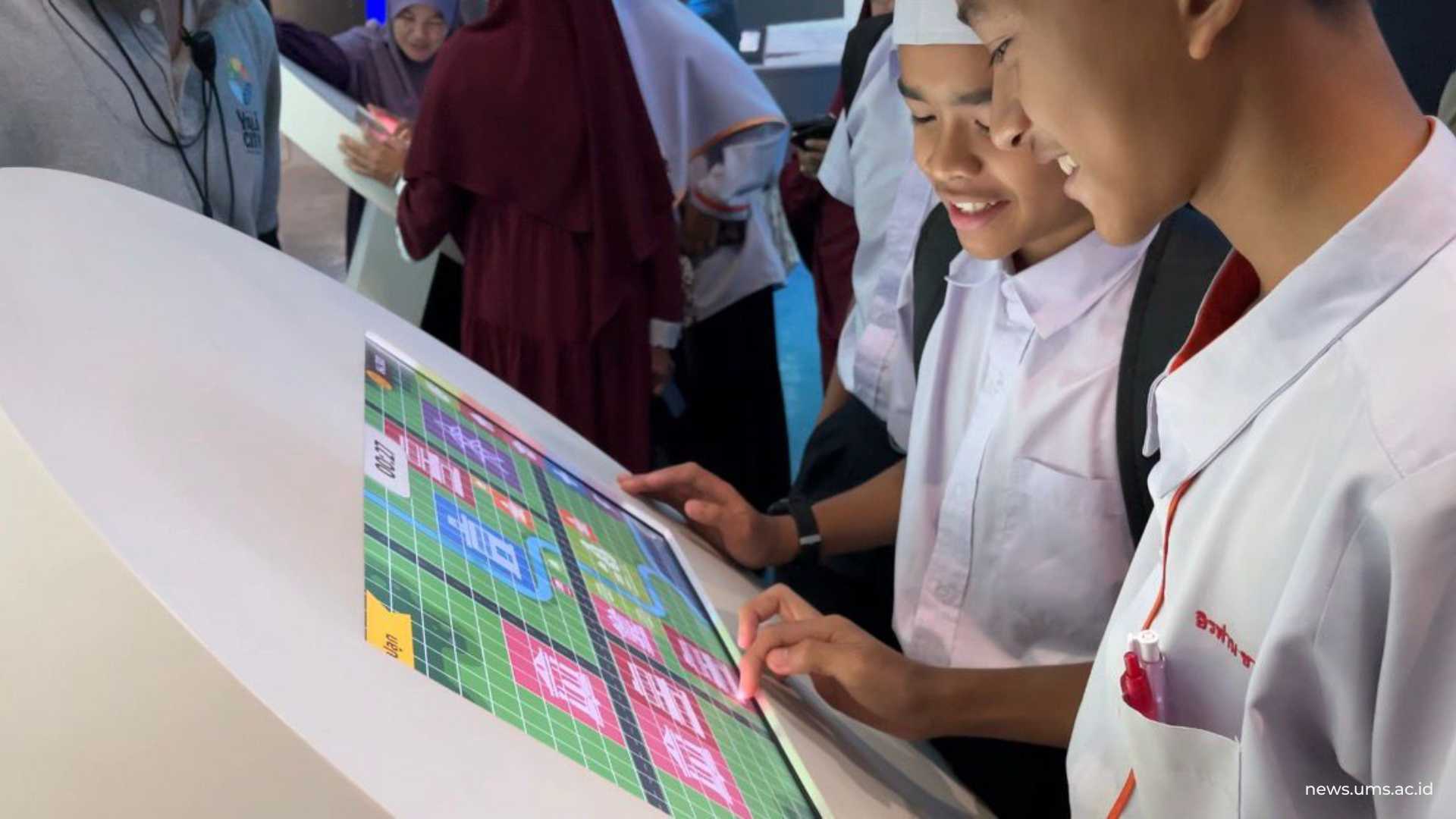 Kegiatan belajar di luar sekolah: mengunjungi Yala City Museum di Santi Witya Serong School
