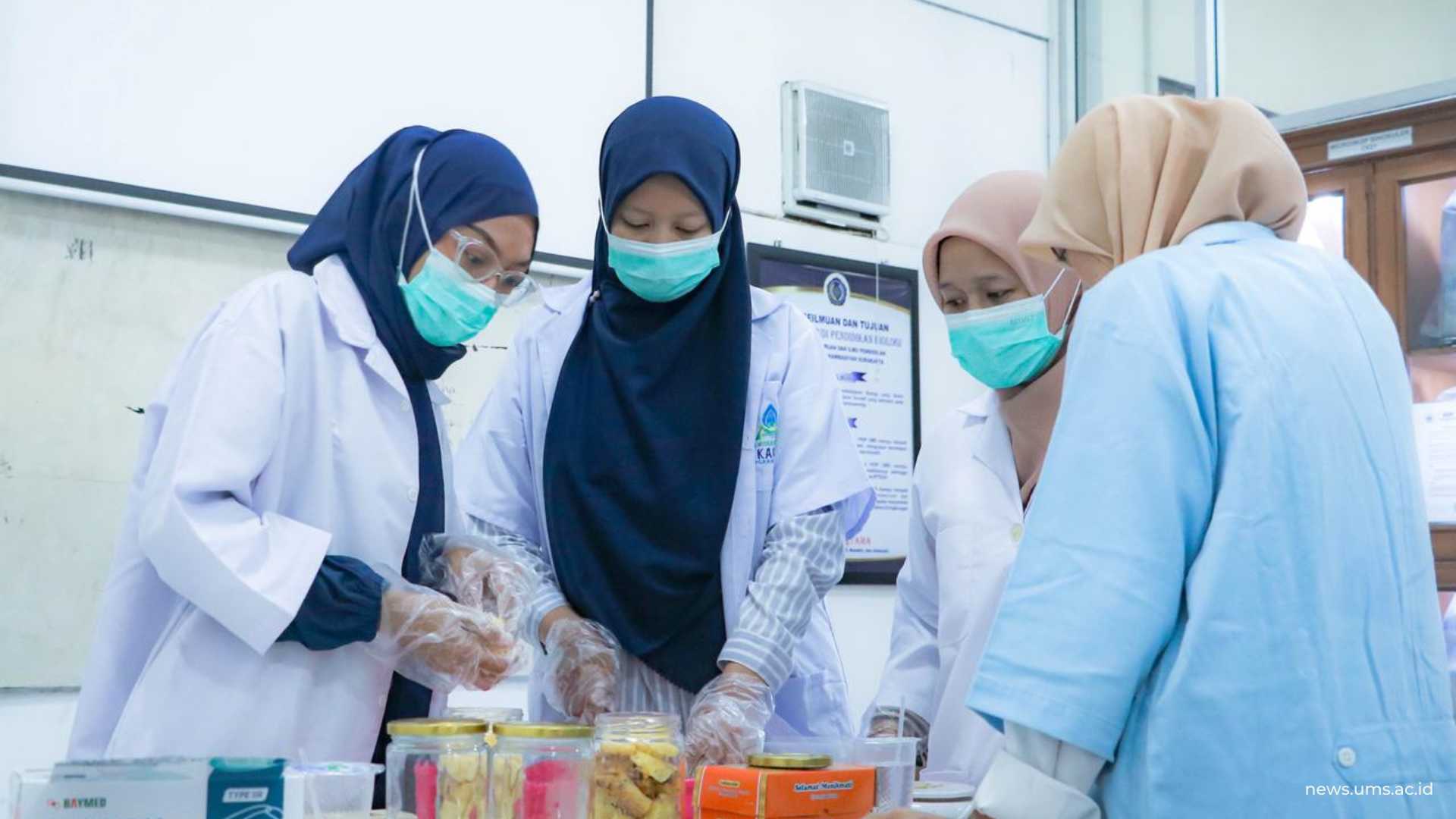 Pendidikan Biologi UMS Gelar Workshop Seri Bioteknologi Fermentasi bagi Guru SMP dan SMA