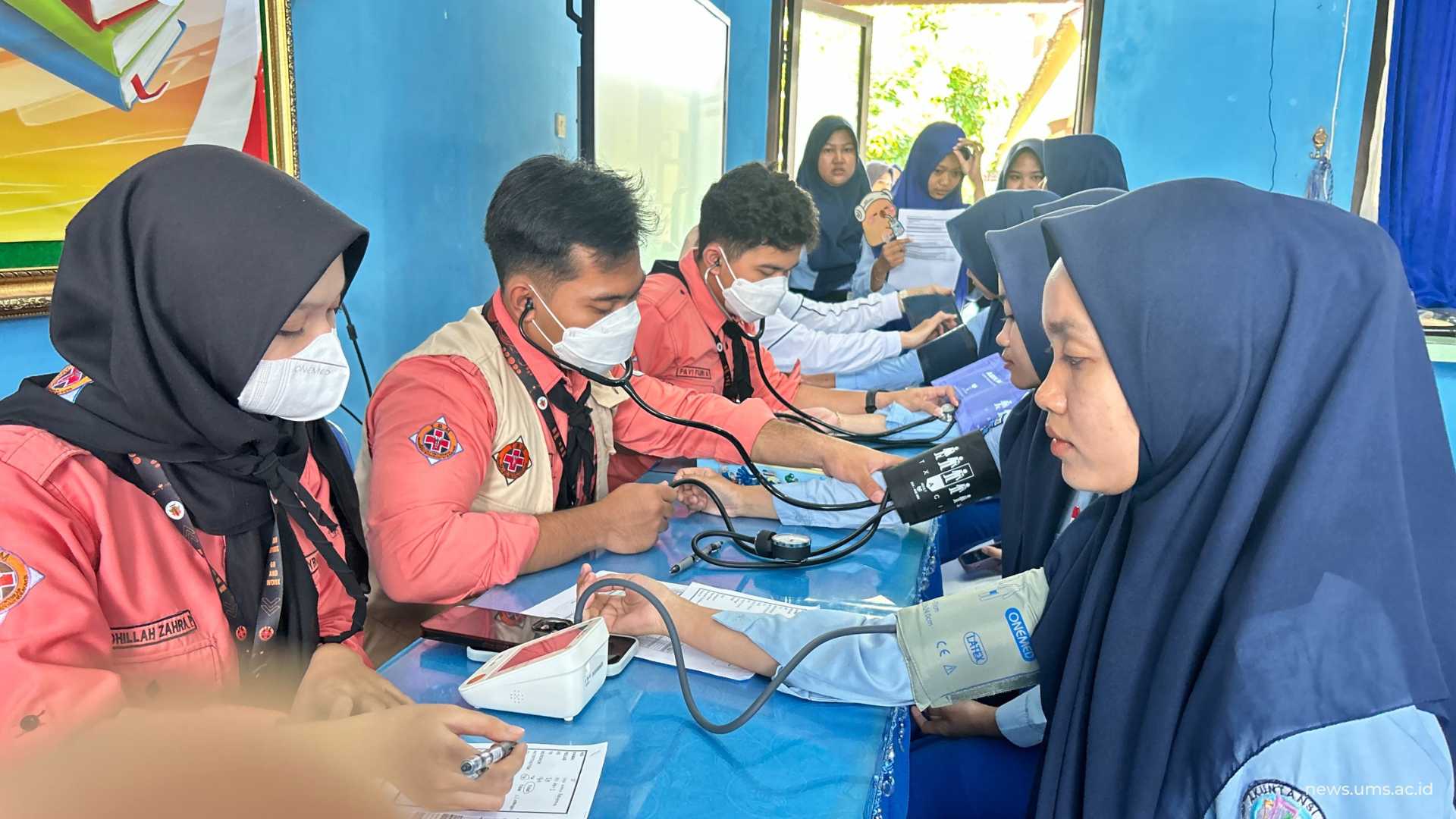 Tim FK UMS Gandeng Puskesmas Gatak Gelar Cek Kesehatan Gratis dan Edukasi Mental bagi Siswa SMK