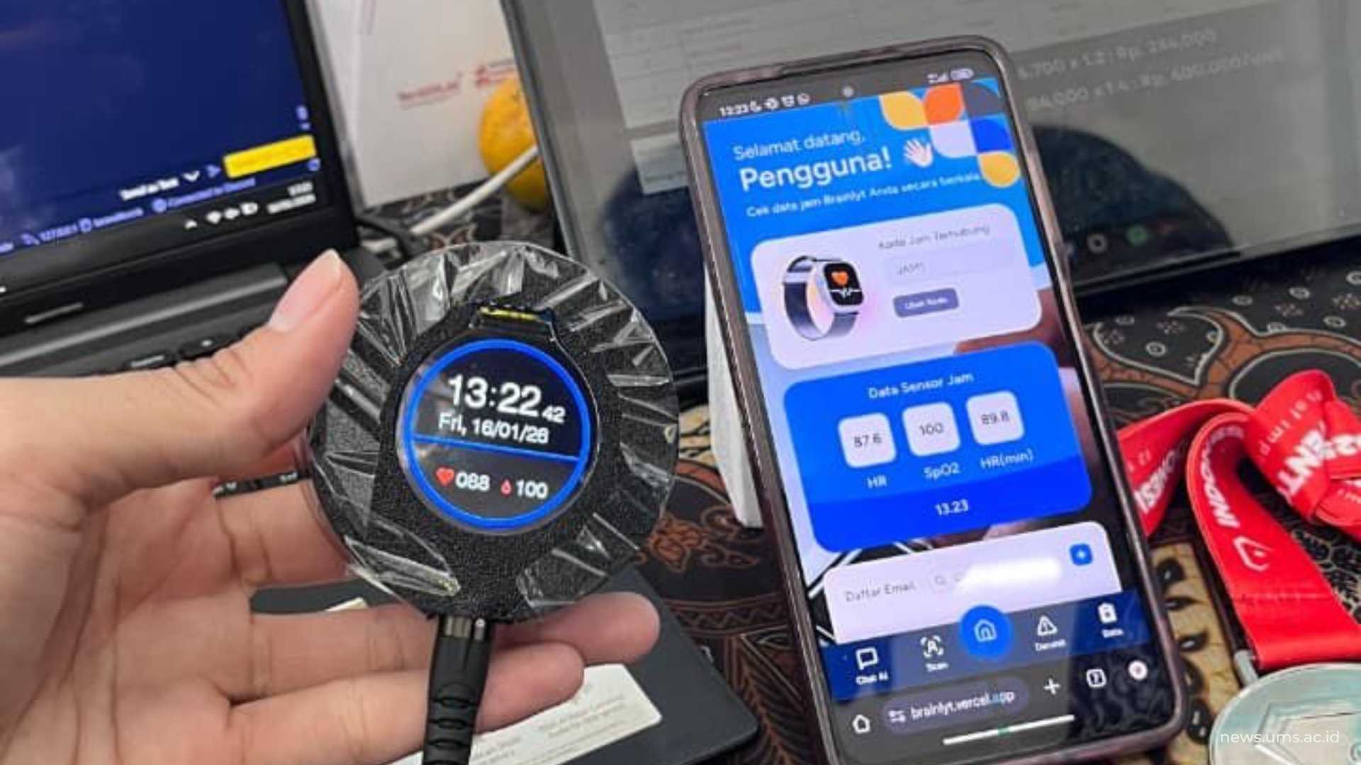 Prototip smartwatch dan aplikasi Brainlyt yang dilombakan dalam Global Youth Invention and Innovation Fair 2026.