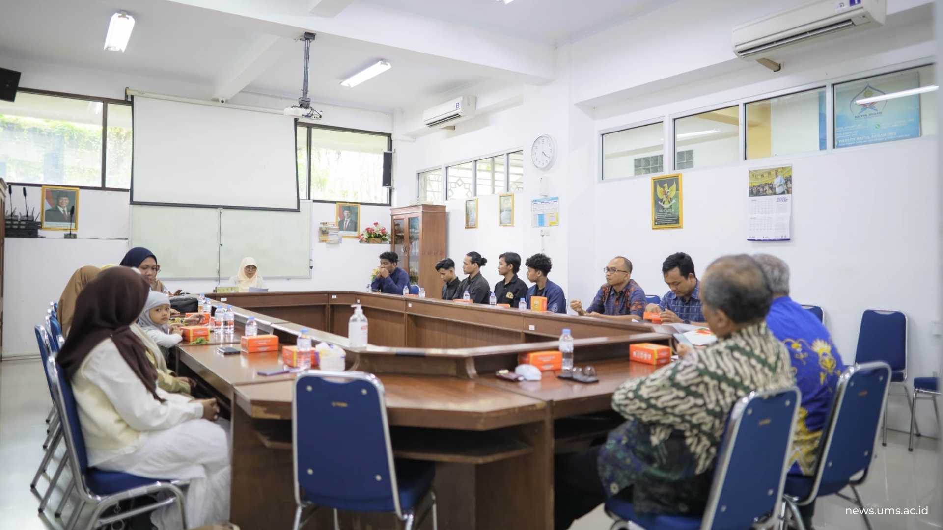 Bencana Tak Halangi Pendidikan, LAZISMU UMS Bantu Mahasiswa Sumatera dengan Beasiswa