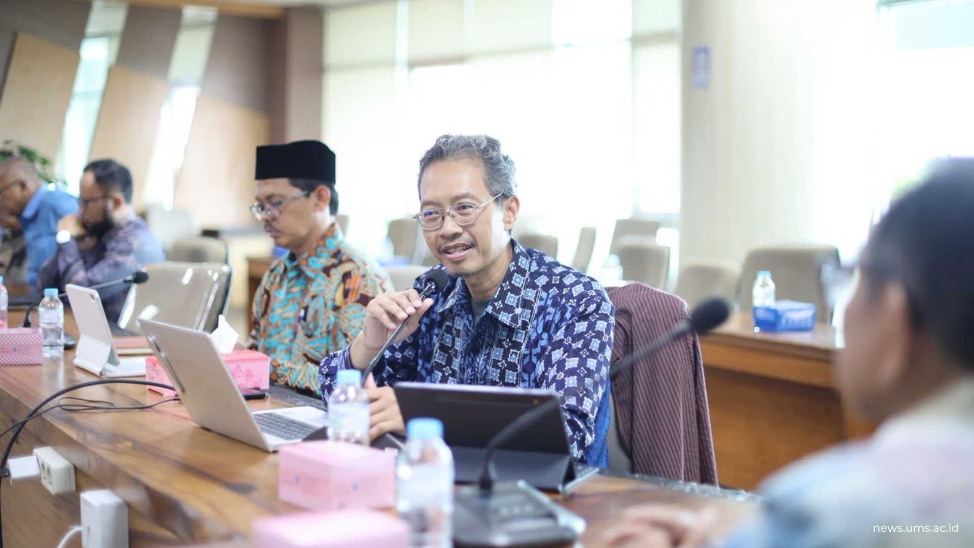 Ketua BPO PP Muhammadiyah, Dr. Punang Amaripuja, S.E., S.T., M.I.T., saat kunjungan BPU PP Muhammadiyah ke UMS di Ruang Meeting BPH Lt.6 GISW