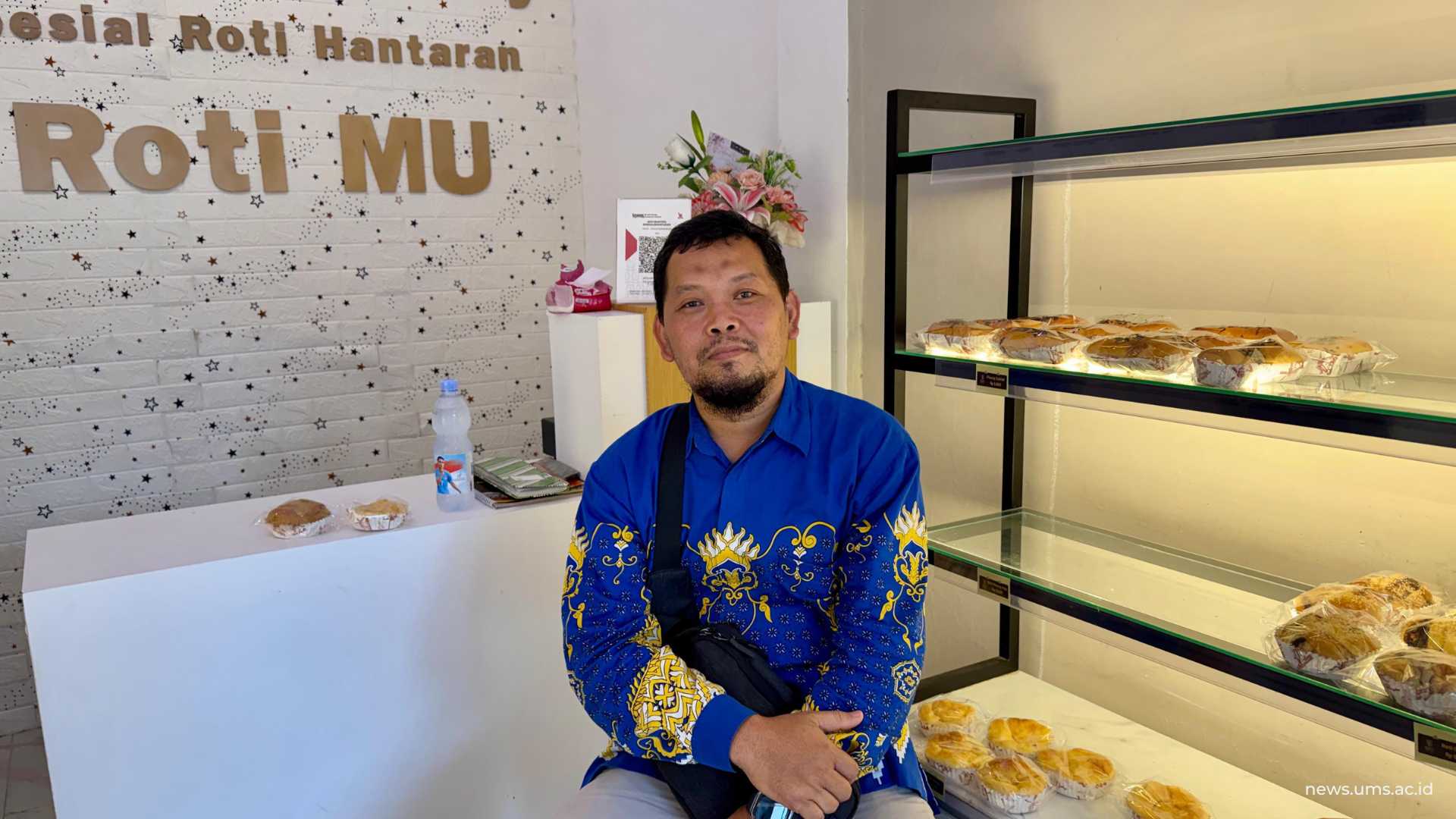 Dosen Teknik Elektro UMS, Hasyim Asy'ari, S.T., M.T. Kepala Subdirektorat Pengelolaan Sarana dan Prasarana meninjau langsung unit usaha Roti MU