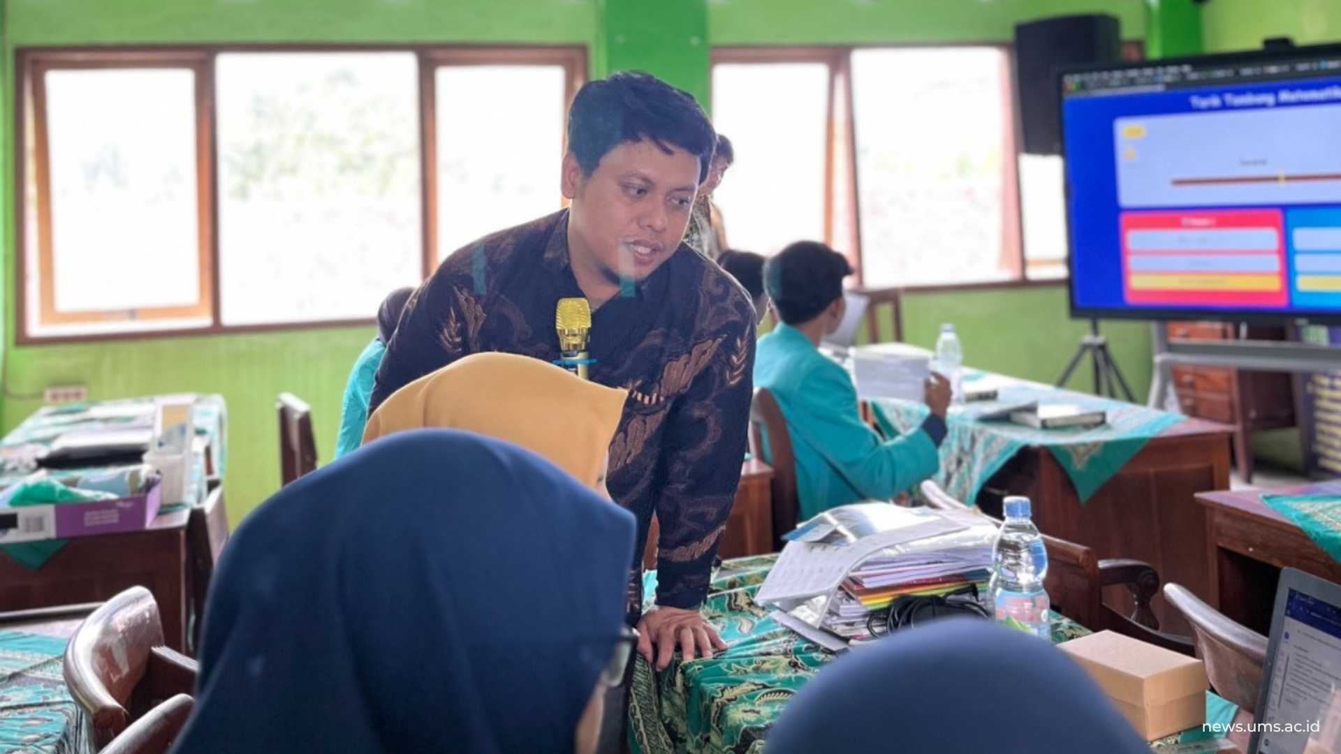 Pemaparan sekaligus pendampingan pemanfaatan AI oleh dosen PTI UMS Arif Setiawan, S.Kom., M.Eng