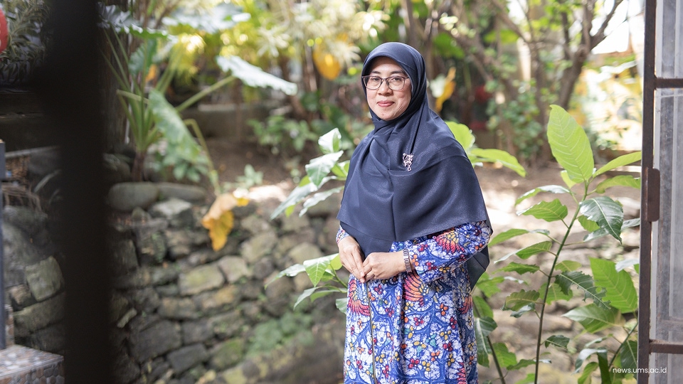 Guru Besar bidang kepakaran Ilmu Keperawatan Jiwa FIK UMS, Prof. Arum Pratiwi, S.Kp., M.Kes., Ph.D