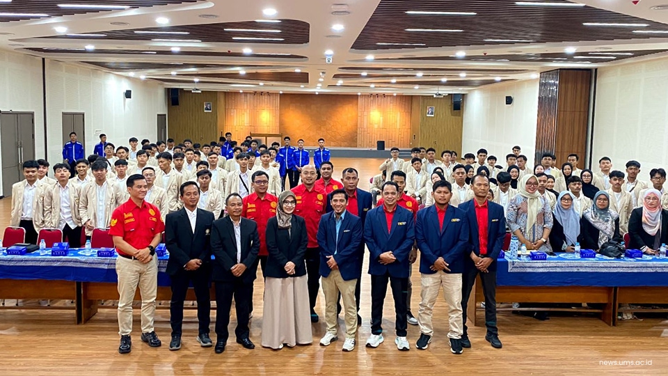 Foto Bersama Studi Banding Universitas Garut ke UMS di Ruang Seminar Lantai 8 Gedung Ahmad Syafii Maarif FEB UMS