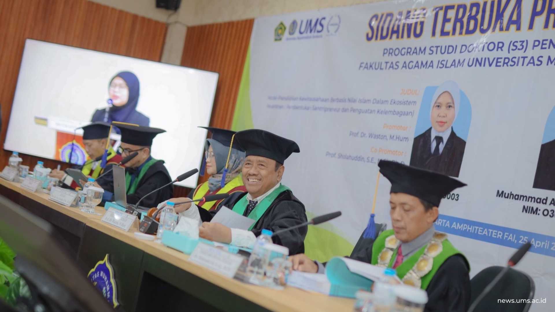 Prof. Dr. Waston saat memberikan pesan kepada lulusan