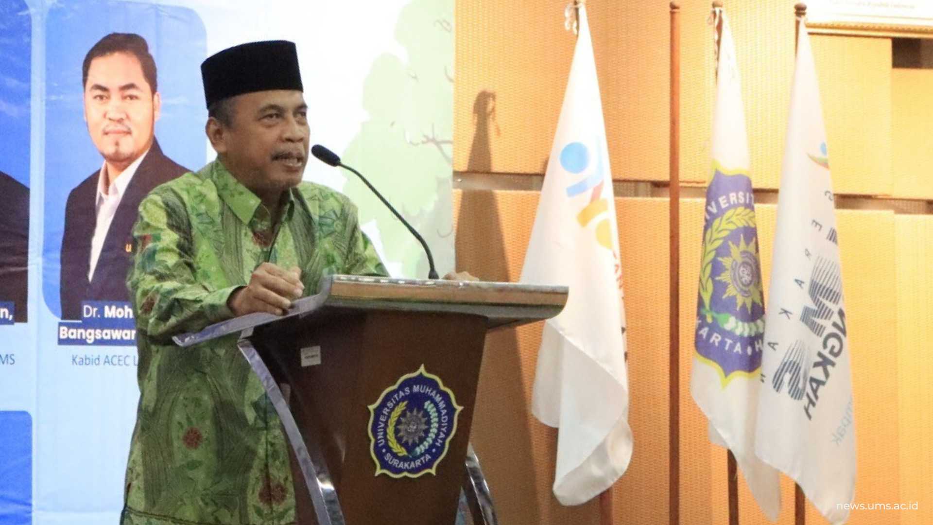Pemaparan materi Stadium Generale oleh Ketua PP Muhammadiyah Dr. H. Agung Danarto, M.Ag