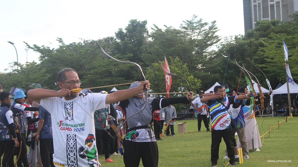 Dr Maezi turut serta dalam coach challaange sebelum pemberian medali peserta