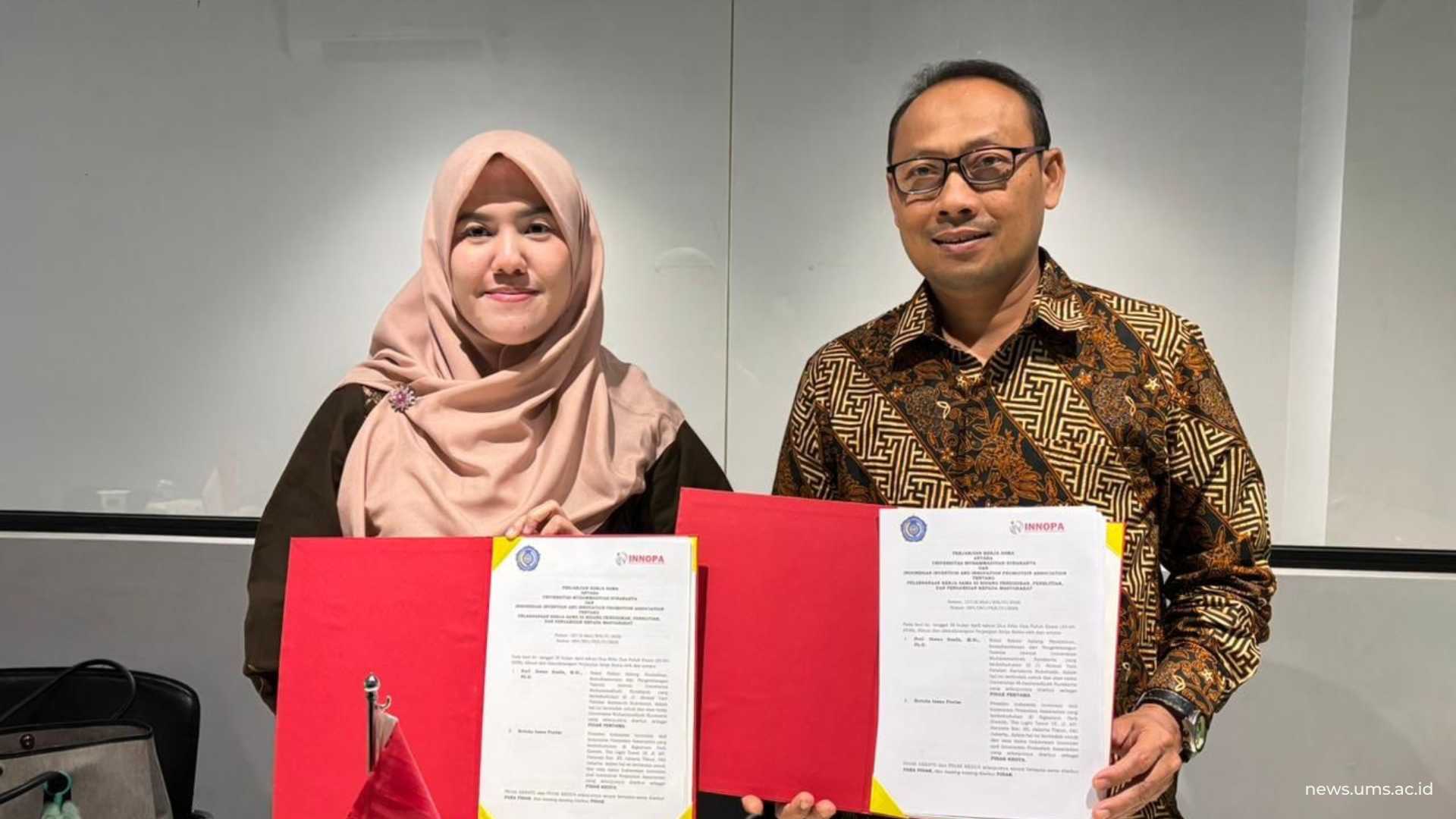 Foto Bersama MoU UMS dan INNOPA