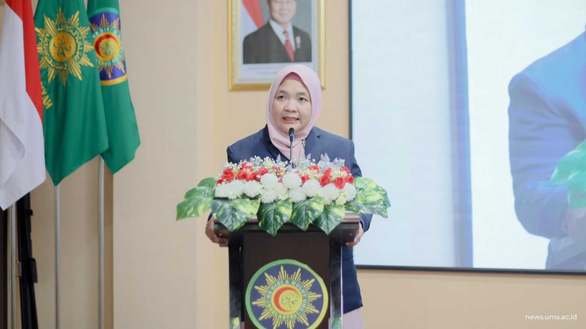 Dekan FKG UMS Dr. drg. Noor Hafida Widyastuti, Sp.KG saat memberikan sambutan
