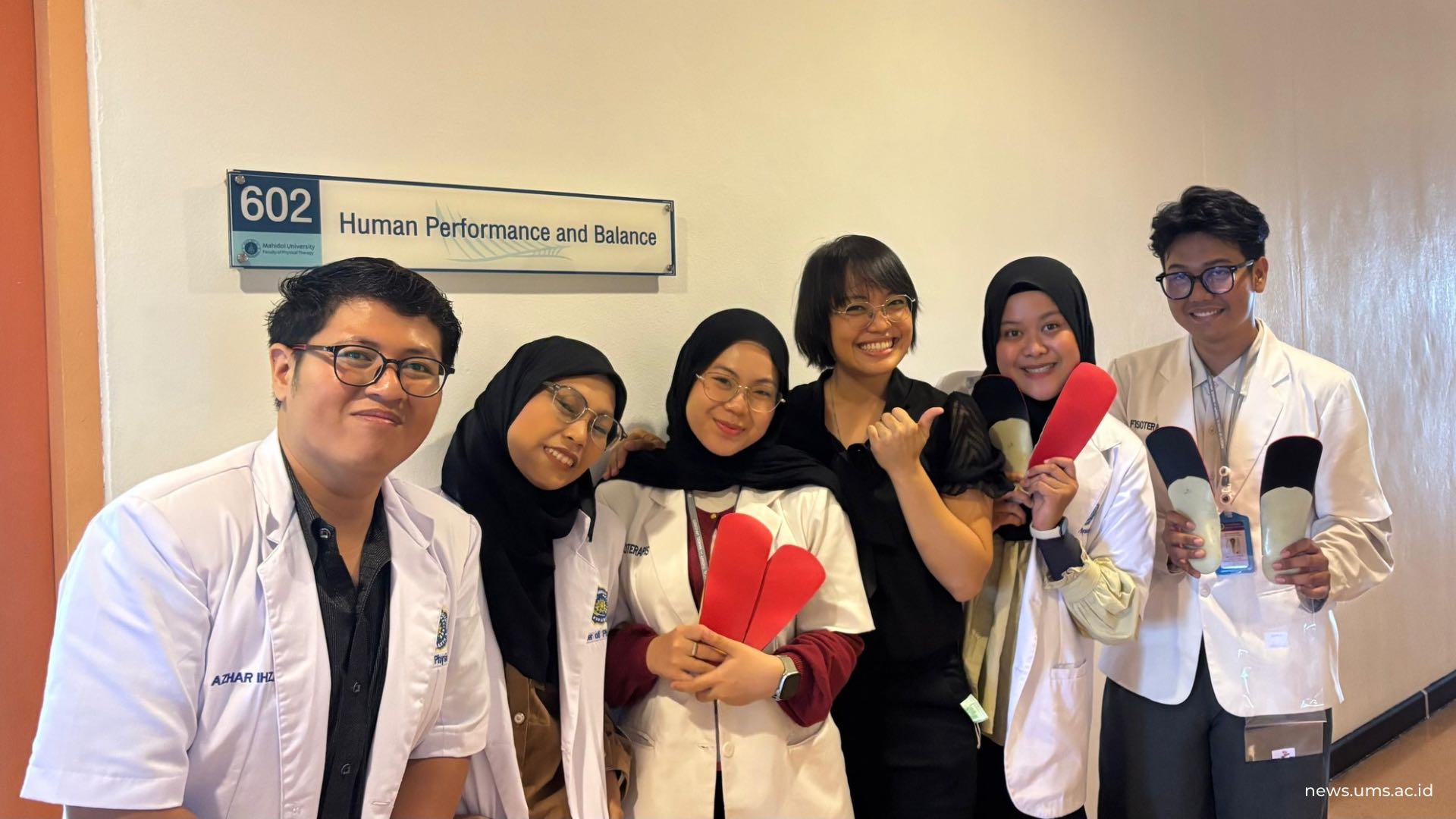 Mahasiswa Fisioterapi UMS bersama teman sejawat