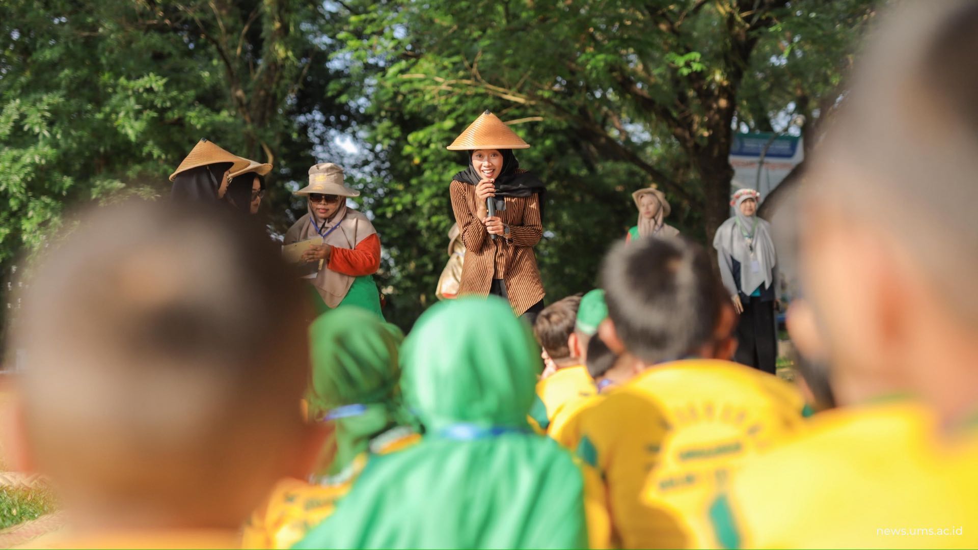 Mahasiswa PG-PAUD UMS Gelar Outbound Ceria, Latih Mahasiswa Hadapi Dunia Nyata Pendidikan Anak, pada Sabtu (9/5) bertempat di Lapangan Kampus IV UMS.