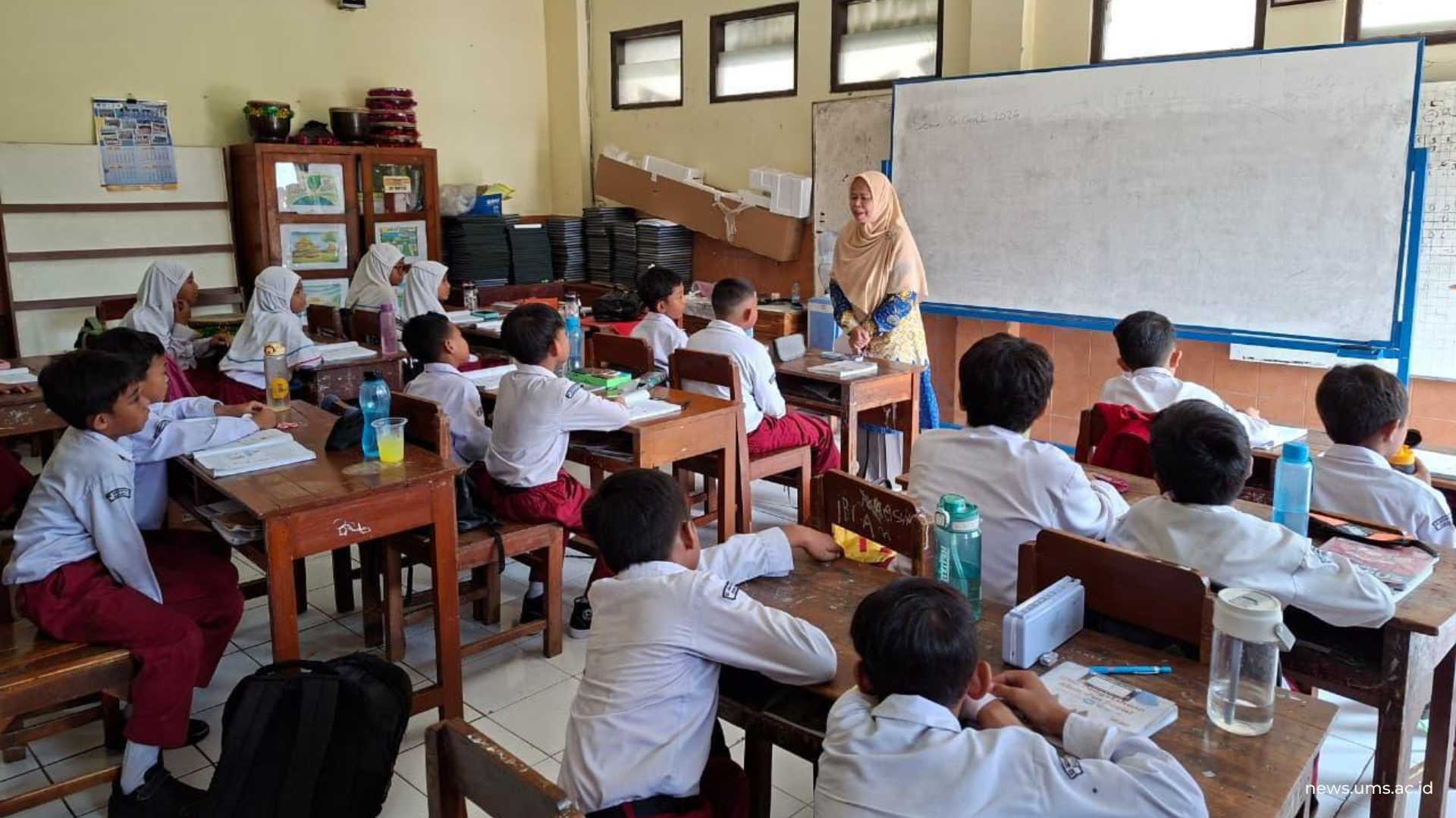 Ketua Peneliti, Dr. Rini Kuswati, S.E., M.Si., saat SD Muhammadiyah 24 Gajahan Surakarta
