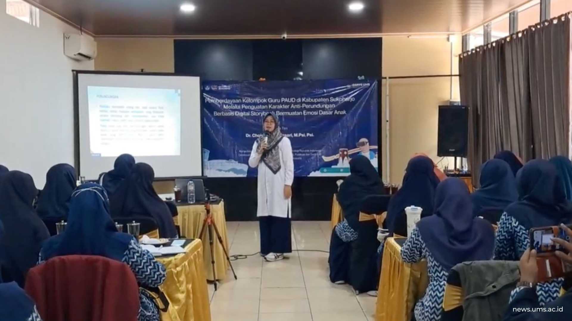 Pemaparan Ketua tim PkM UMS, Dr. Choiriyah Widyasari, M.Psi