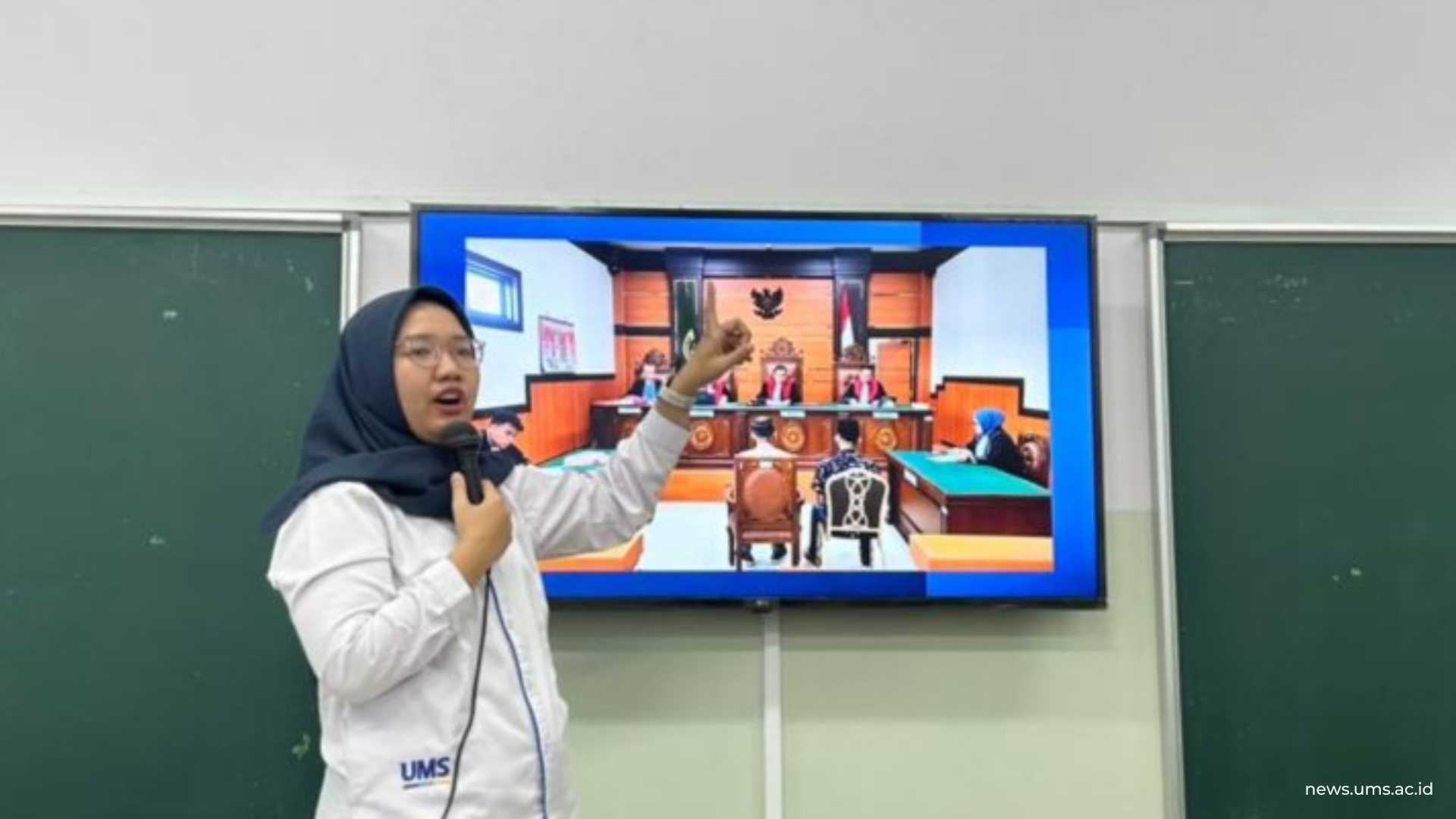 Pemaparan dari Dosen UMS, Hanifah Febriani, S.H., LL.M., membuka sesi dengan materi bertajuk Introduction of Indonesian Criminal Law