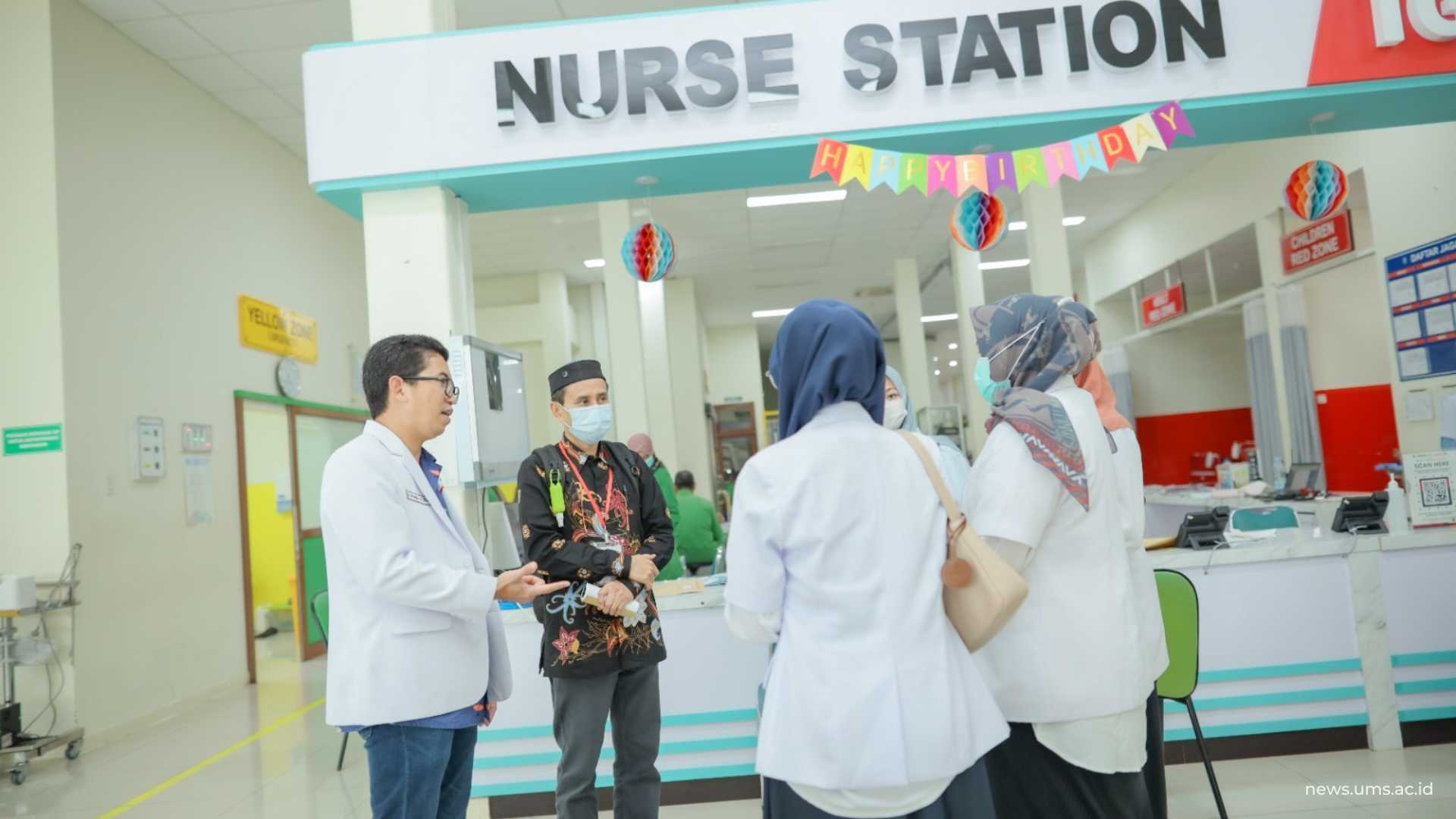Asesor lapangan IAAHEH saat berkungjung ke rumah sakit pendidikan FK UMS di RSUD Dr. Harjono Ponorogo