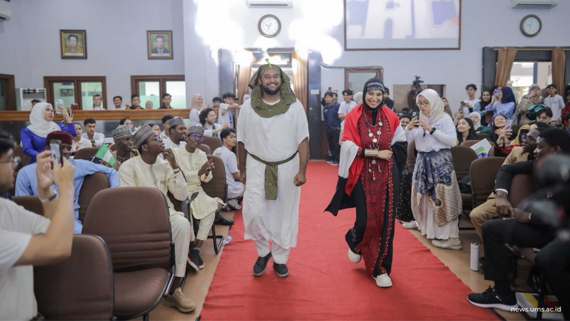 Penampilan fashion show peserta dari negara Mesir