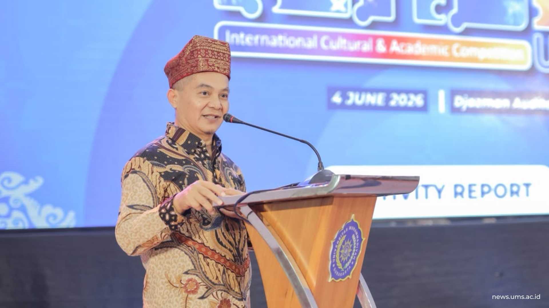 Direktur DRKUI UMS Nurgiyatna, Ph.D. saat menyampaikan sambutannya