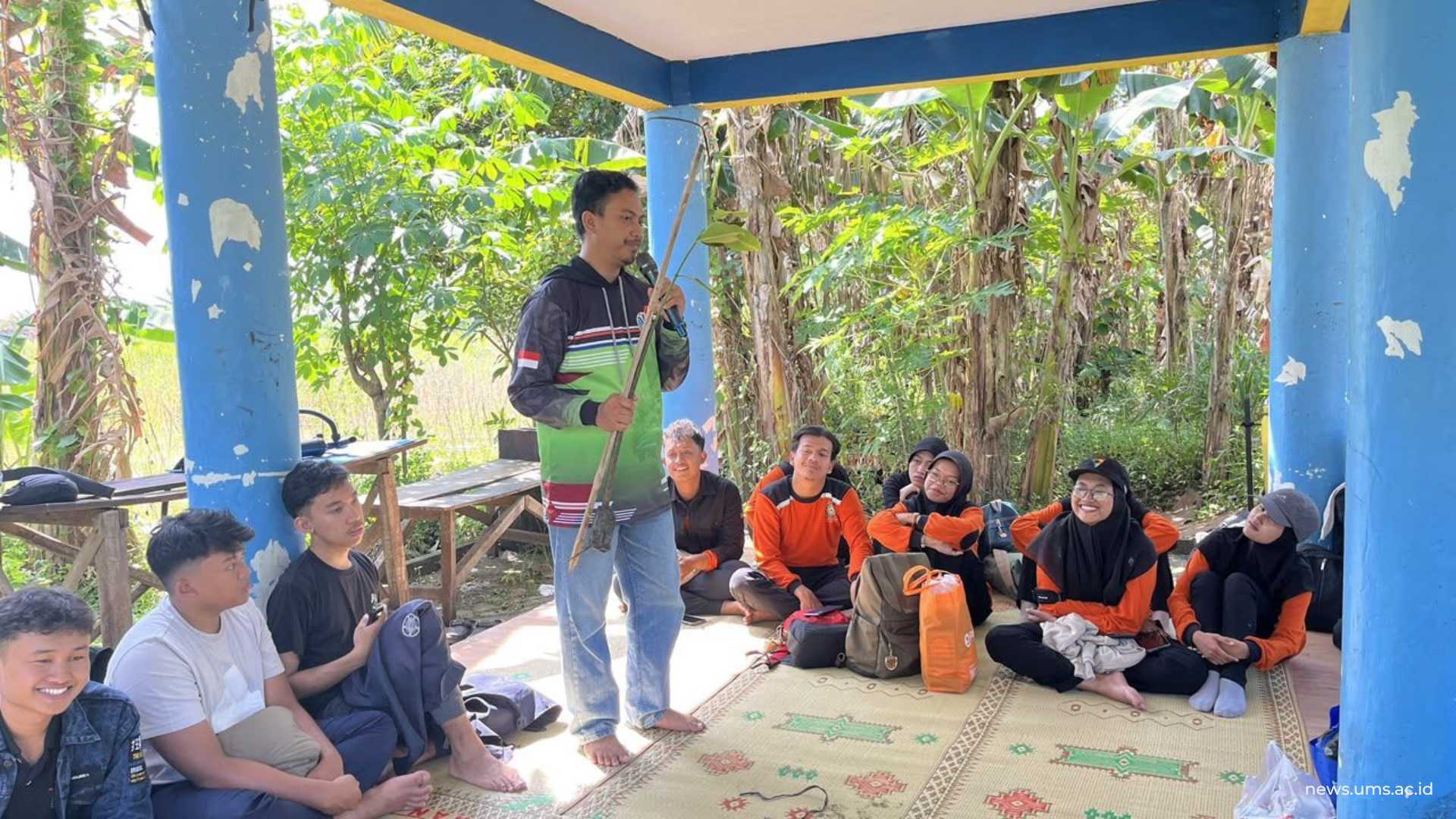 Suasana kegiatan ecojourney pelestarian pantai baros Dok.MEDIA HW UMS
