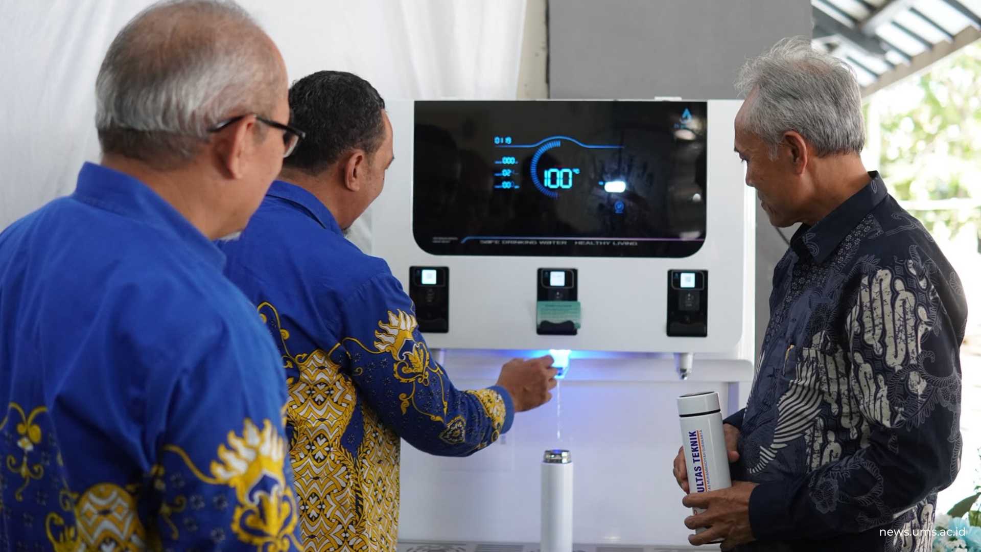Pemanfaatan tumbler di water station Fakultas Teknik UMS