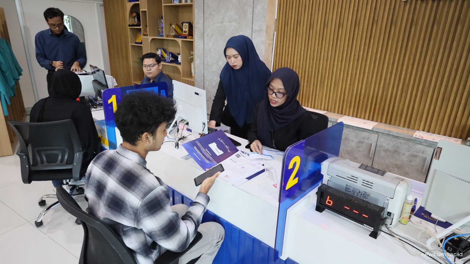 Suasana Registrasi Mahasiswa Baru UMS