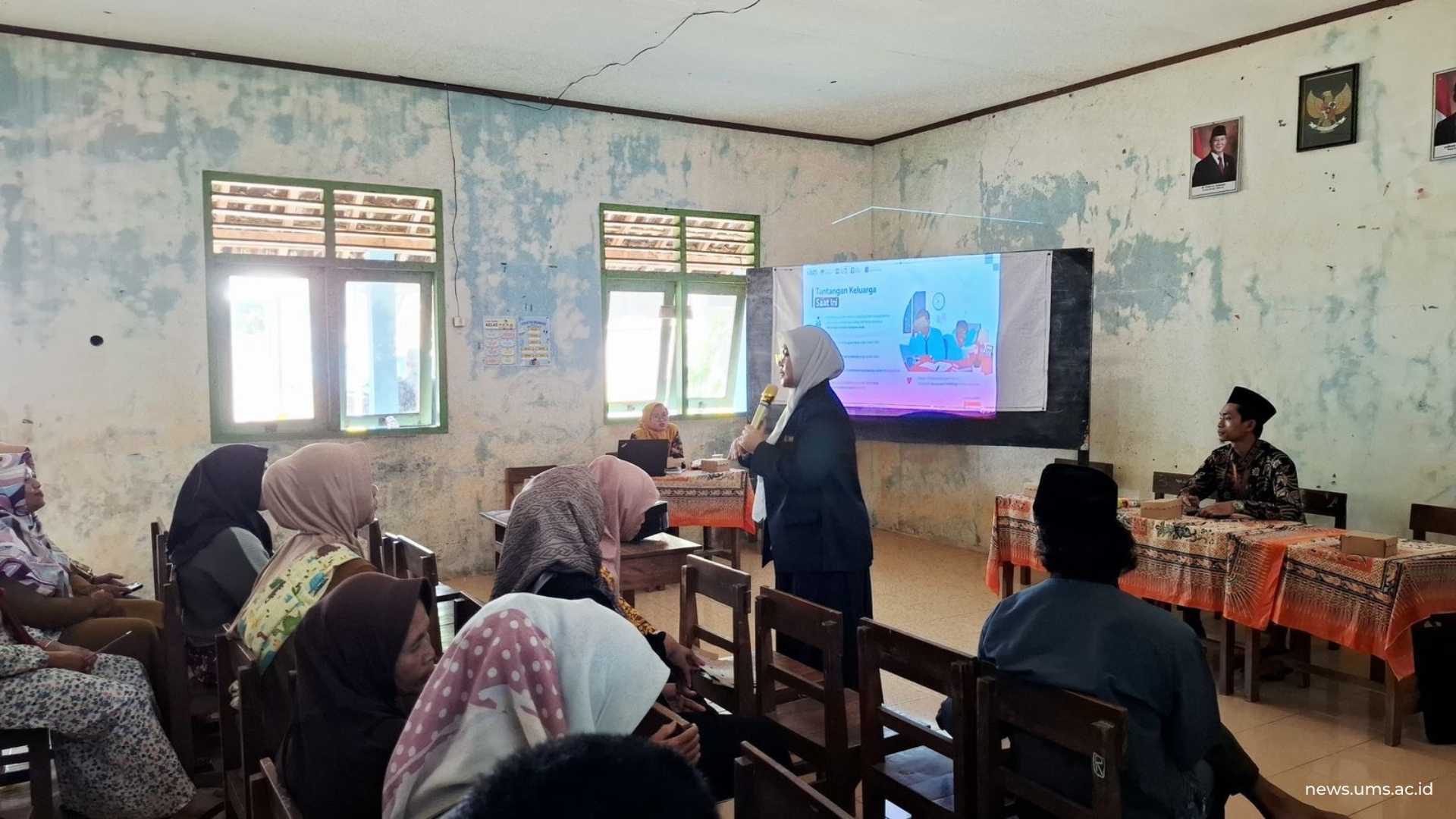 Penyampaian materi oleh Dr. Dini Restiyanti Pratiwi, S.Pd., M.Pd.