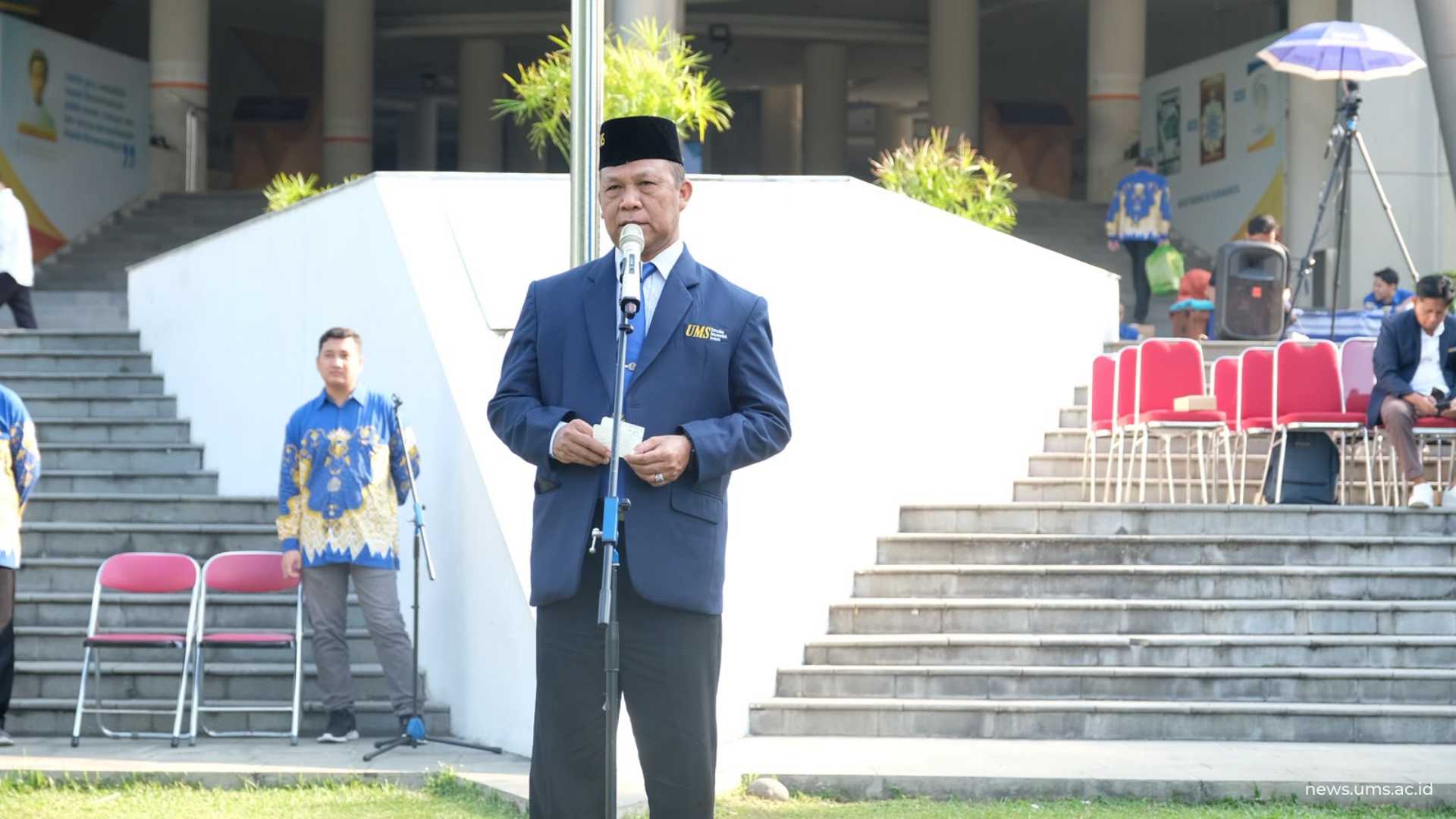 Dekan FKIP UMS saat menyampaikan sambutannya