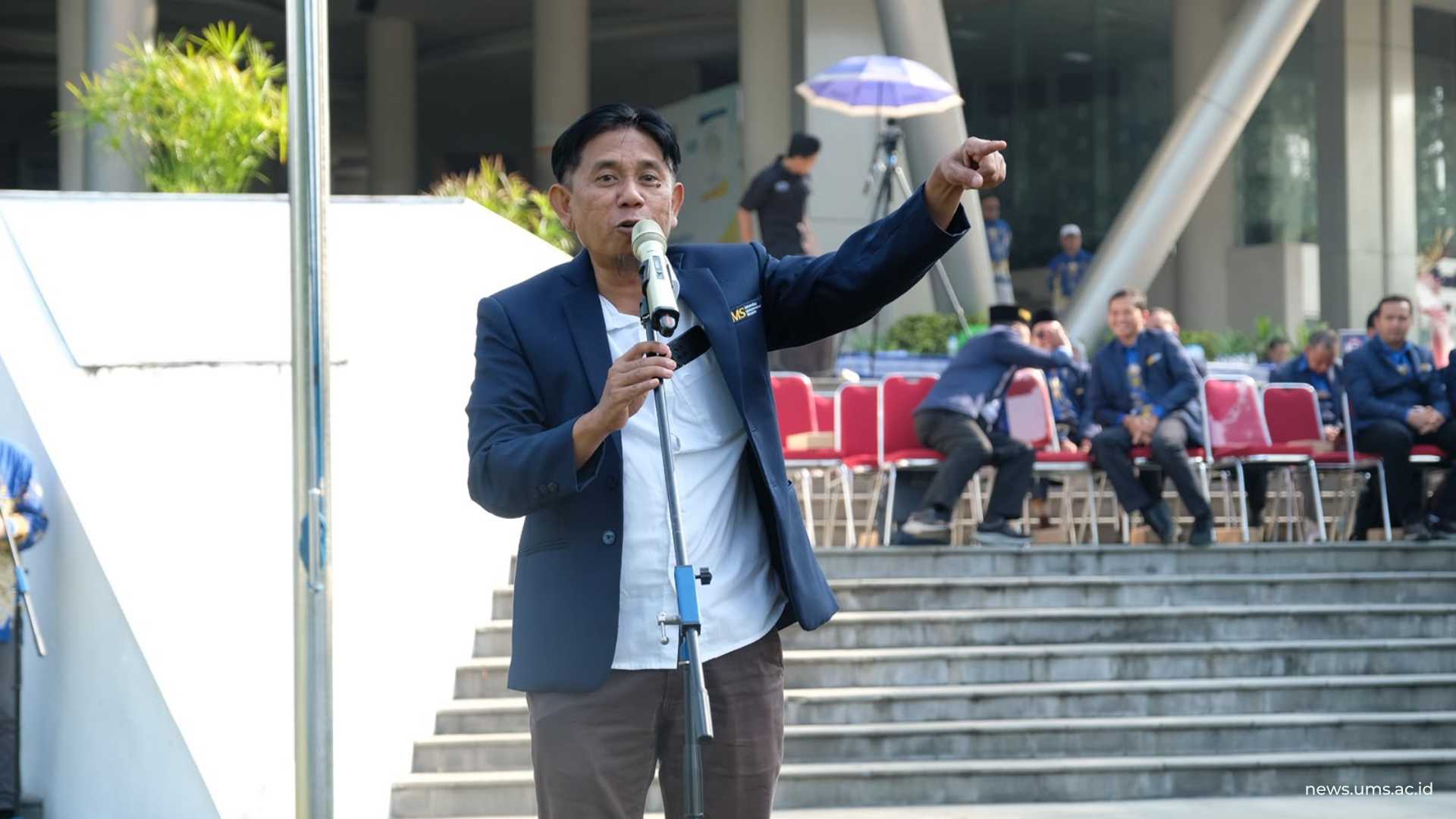 Wakil Rektor IV UMS saat memberikan pesannya kepada para mahasiswa