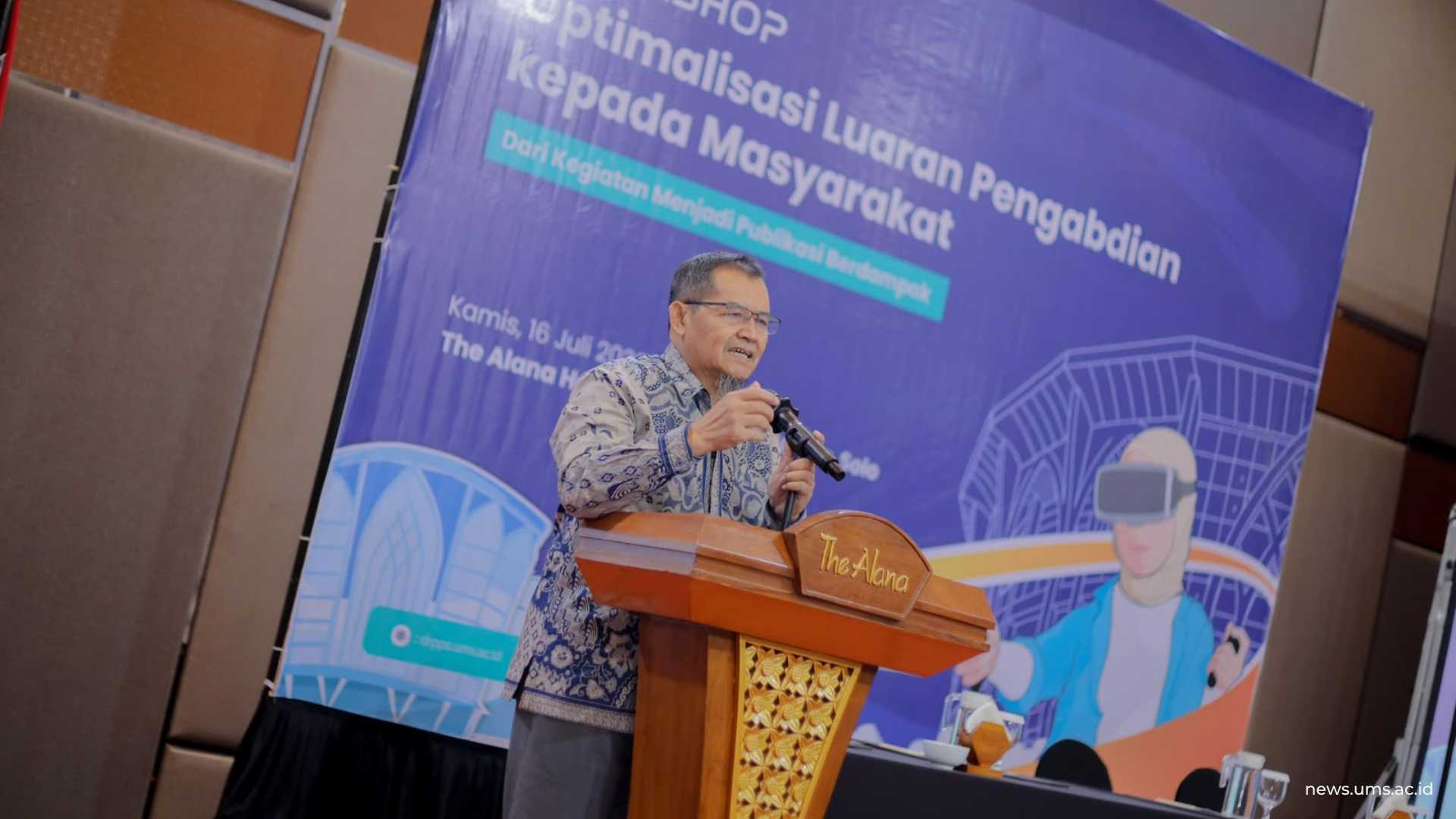 Direktur DRPPS Prof. Ir. Sarjito, M.T., Ph.D., mengajak dosen dan tendik UMS untuk mempublikasikan kegiatan pengabdian masyarakat yang dilakukan oleh tim