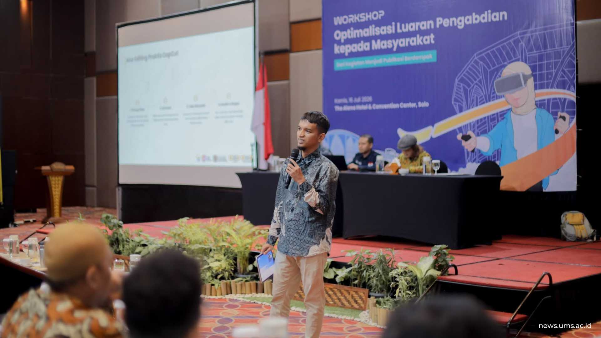 Asef Dwi Nugroho, S.I.Kom., memberikan materi tentang storytelling dan produksi video