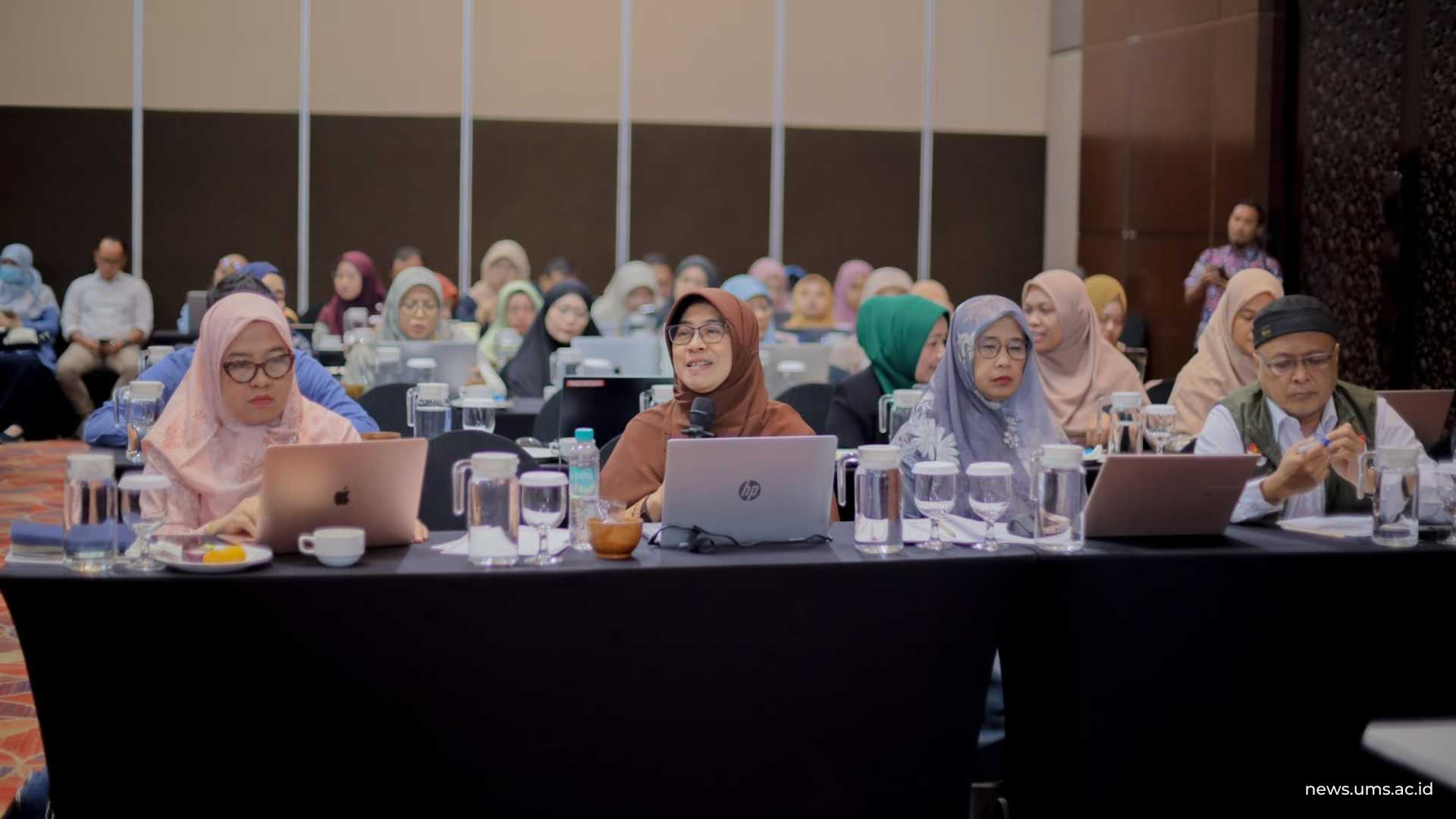 Peserta workshop aktif bertanya tentang materi yang telah dipaparkan