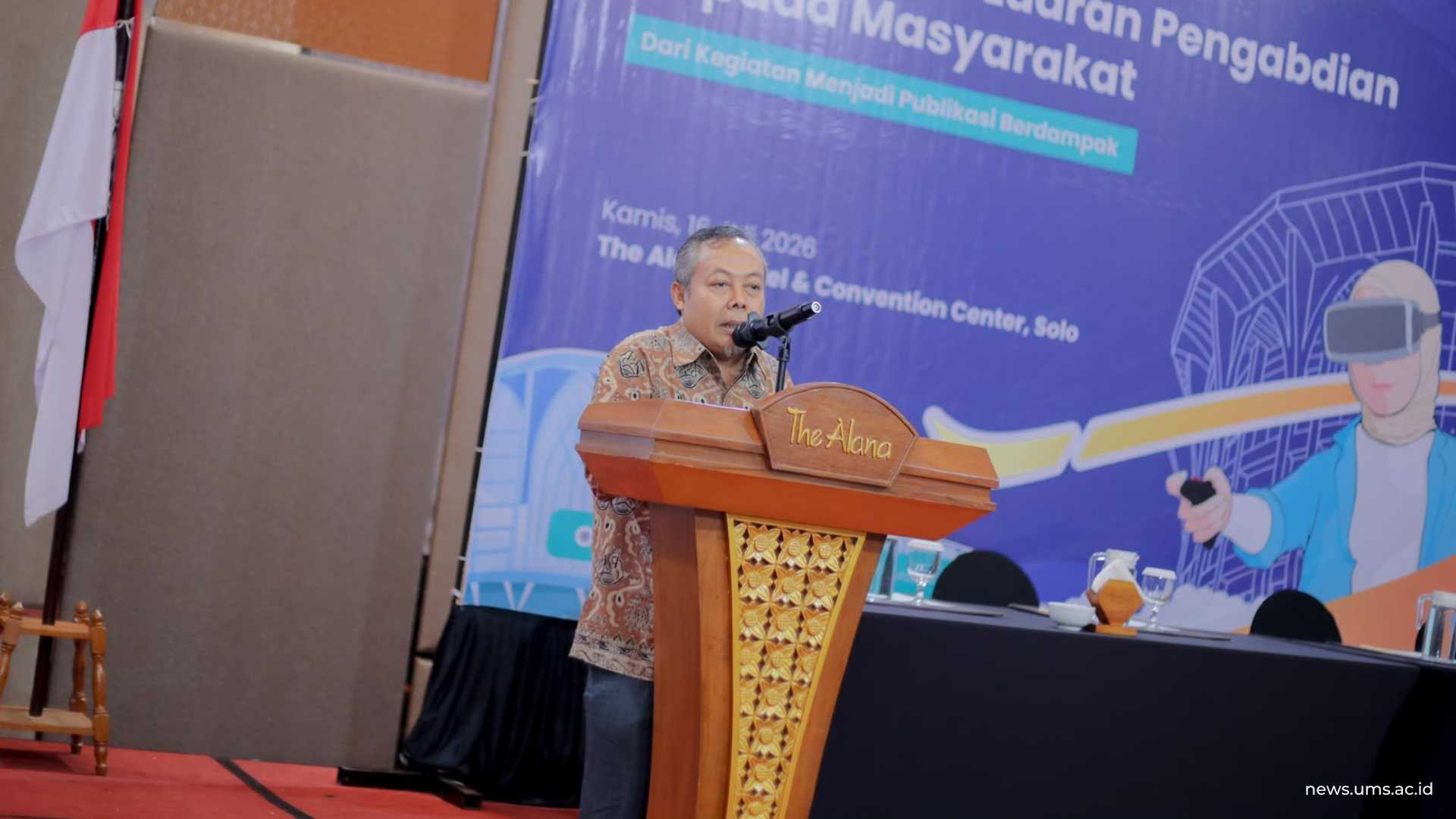Deputi Bidang Pengabdian dan Hilirisasi Prof. Dr. Muhtadi, M.Si., saat memberikan sambutannya