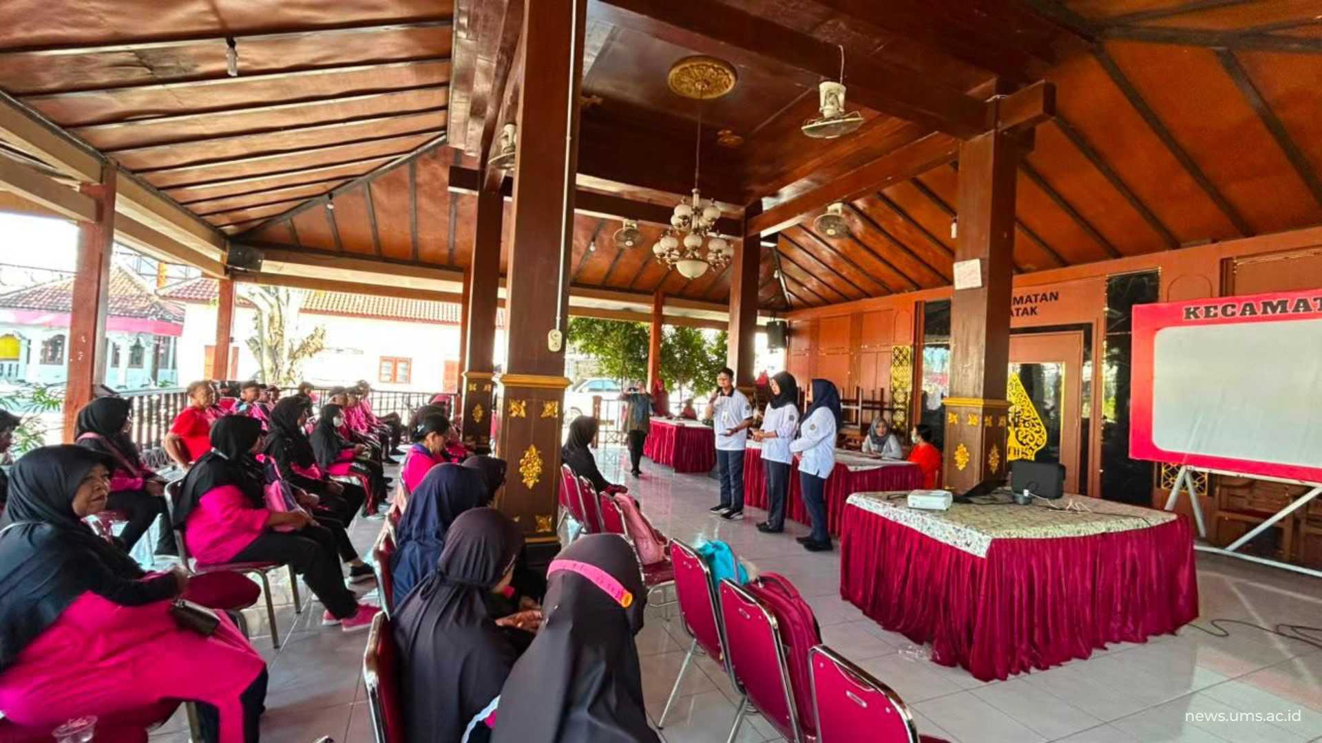 Penyuluhan kesehatan oleh mahasiswa UMS
