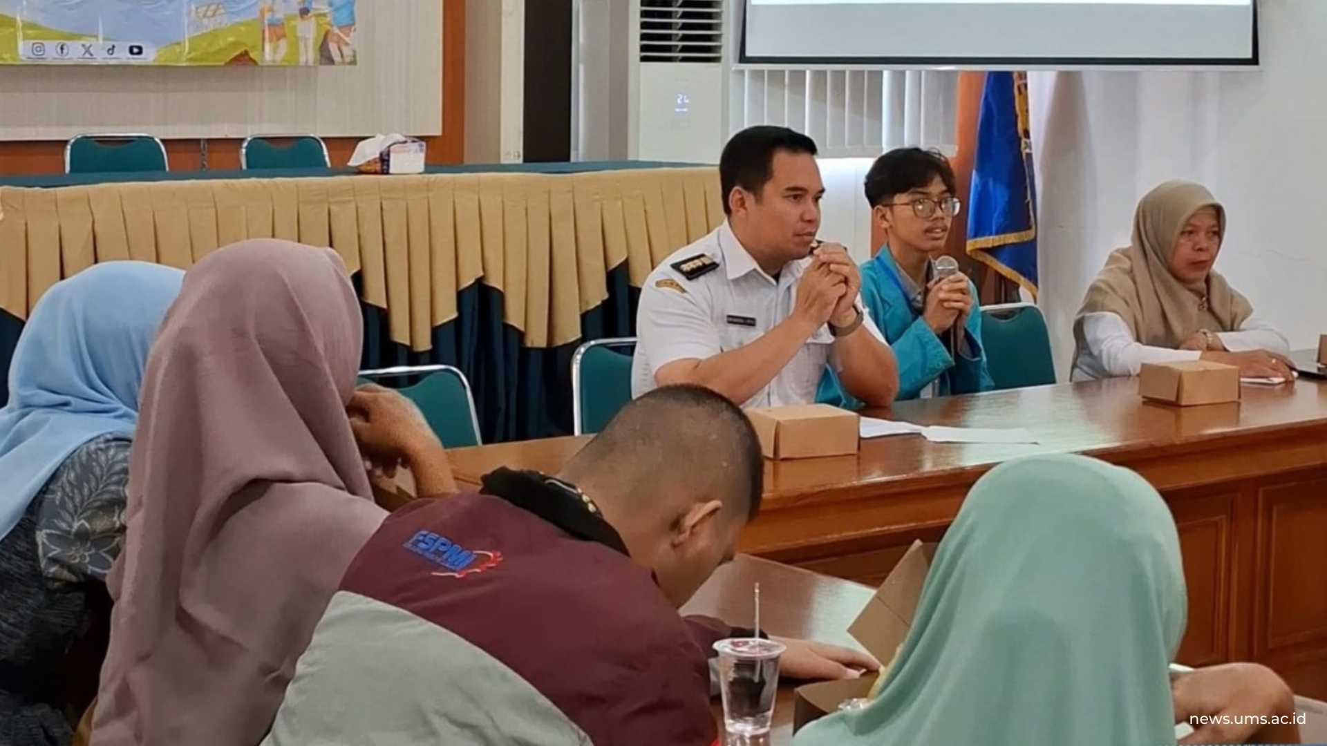 Tim Program Kreativitas Mahasiswa Bidang Pengabdian kepada Masyarakat (PKM-PM) HealSpace UMS Awali Program Pemberdayaan melalui Sosialisasi di Kecamatan Sambi