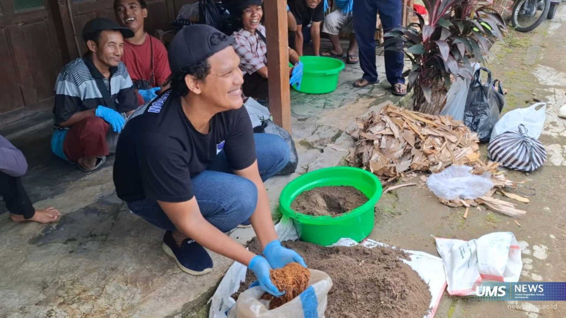 Pembuatan Vermikompos Tim PKM-PM HealSpace UMS bersama Komunitas Karya Manunggal, Foto: Dok. Humas UMS