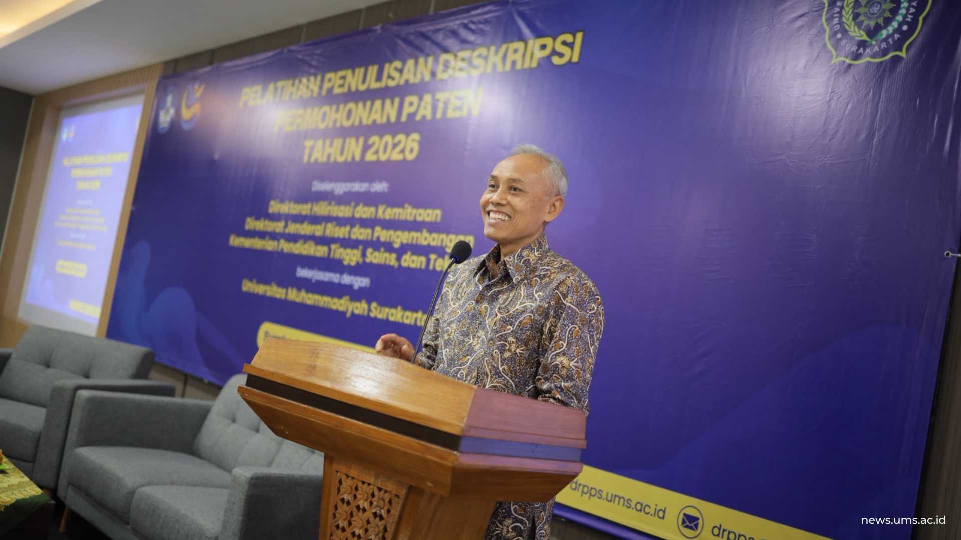 Rektor UMS Prof. Dr. Harun Joko Prayitno, M.Hum., saat memberikan sambutan
