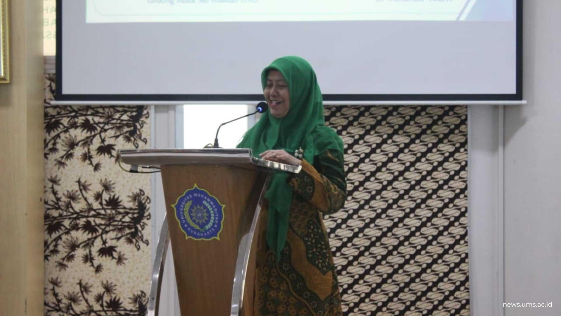 Ketua ASLAMA PTMA, Dra. Muamaroh, M.Hum., Ph.D.