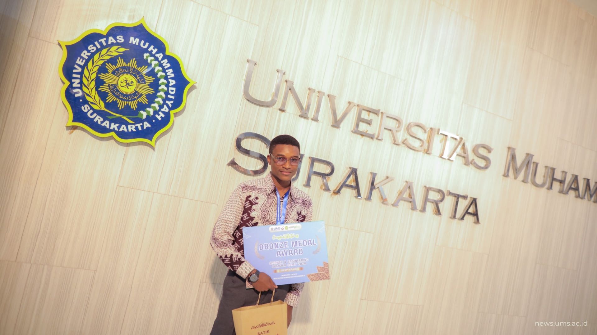 Penghargaan Best Active Participant diraih oleh Moh'd Khamis Moh'd, mahasiswa asal Tanzania dari Nusa Putra University.