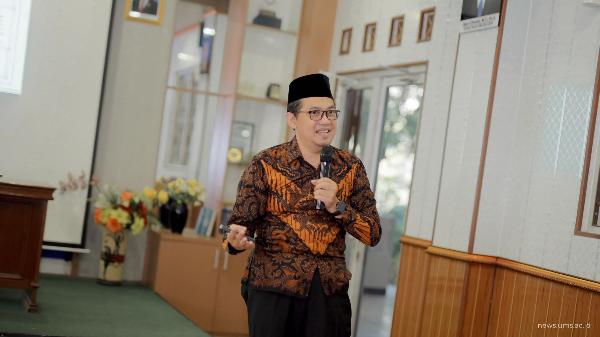 Materi kedua disampaikan oleh Imronudin, S.E., M.Si., Ph.D