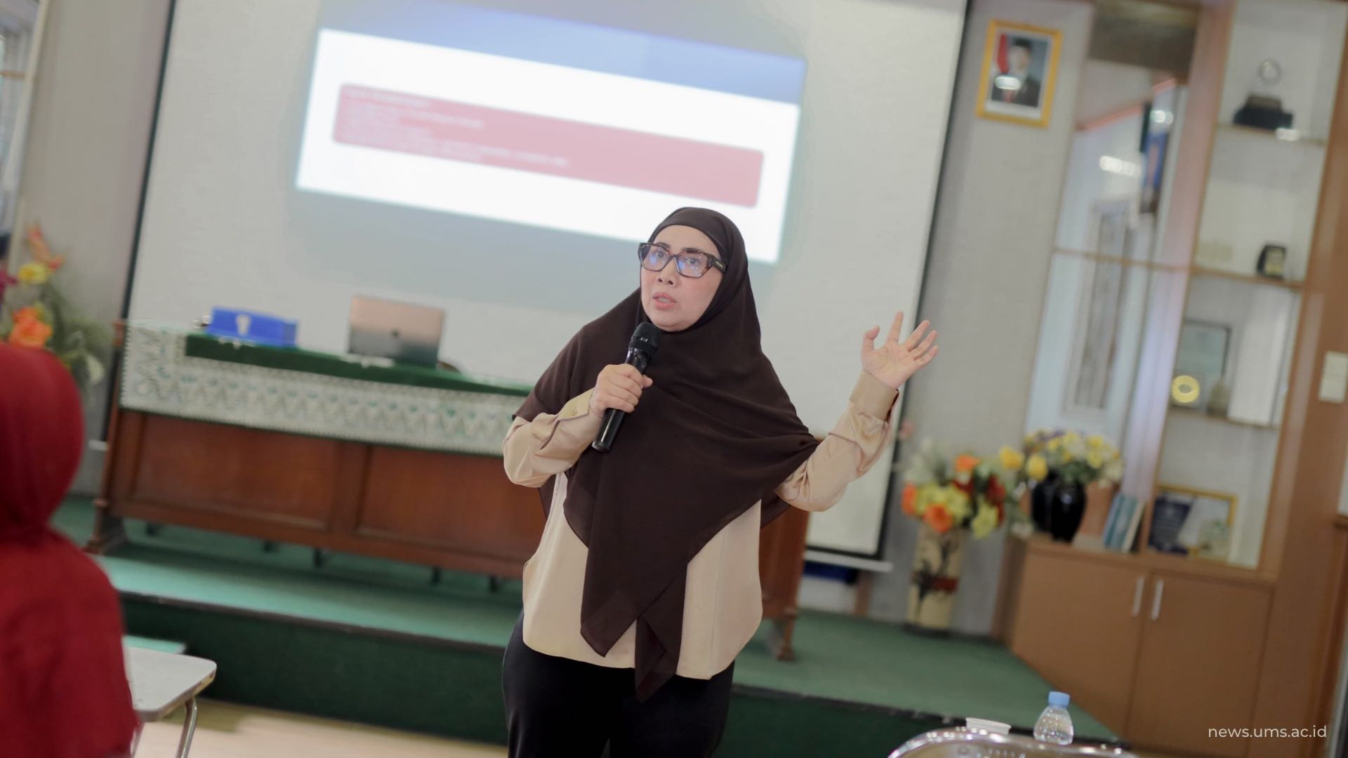 Penyampaian materi oleh Prof. Dr. Dra. Christina Whidya Utami, M.M., CLC., CPM