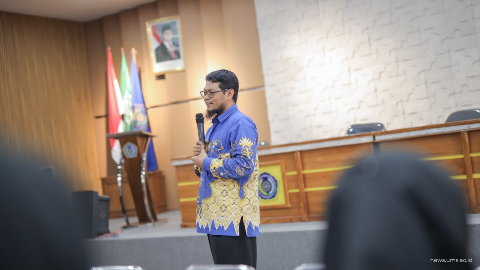 Direktur DSDMO UMS Ir. Tri Widayatno, S.T., M.Sc., Ph.D. saat memberikan sambutan dalam DSDMO Menyapa di FEB UMS.