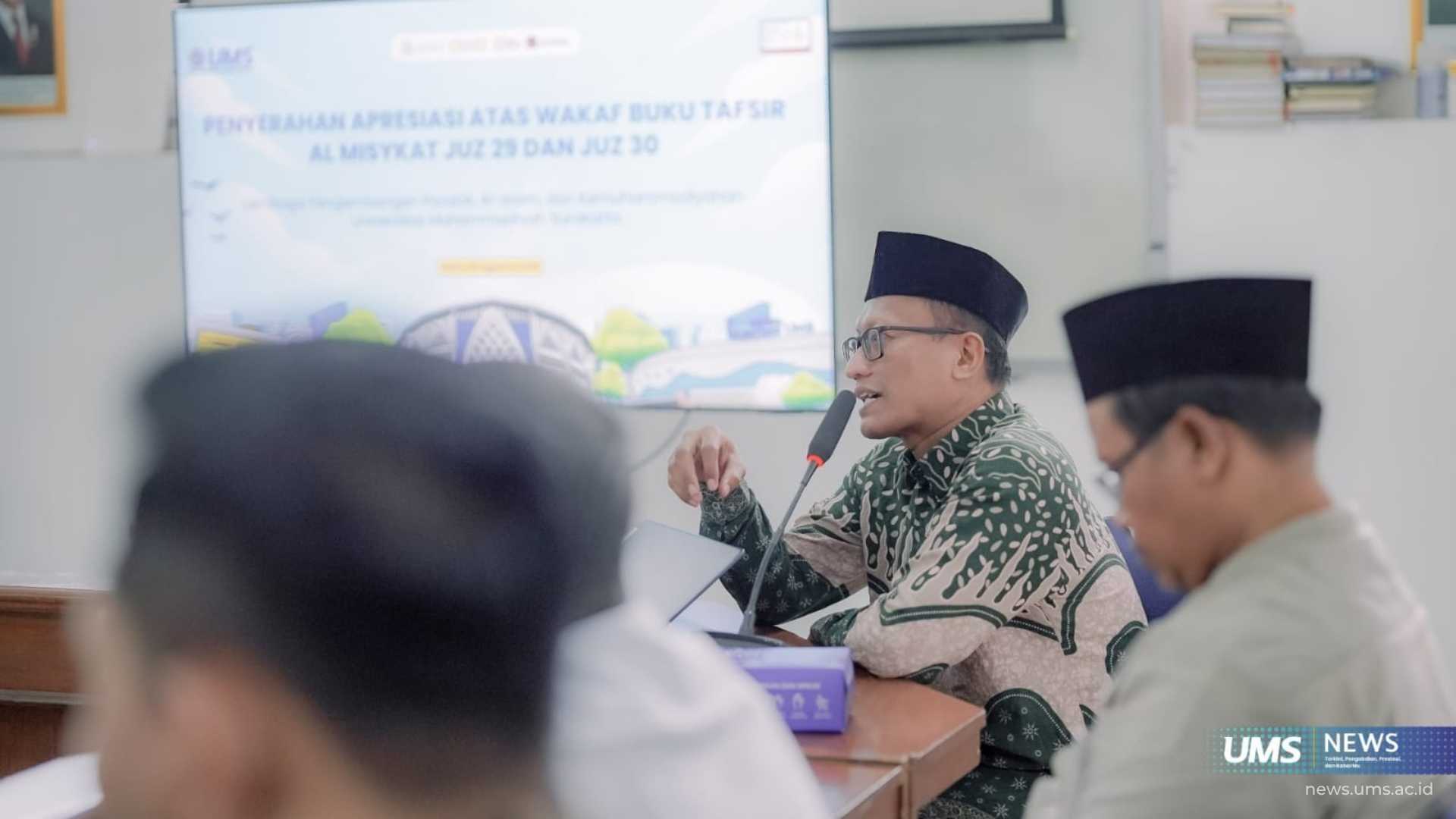 Dr. Ainur Rha'in, S.Th.I., M.Th.I. dalam agenda Penyerahan Apresiasi Wakaf Buku Tafsir Juz 29 dan Juz 30, Rabu (26/8/2026). Foto: Dok.Humas UMS/Imam