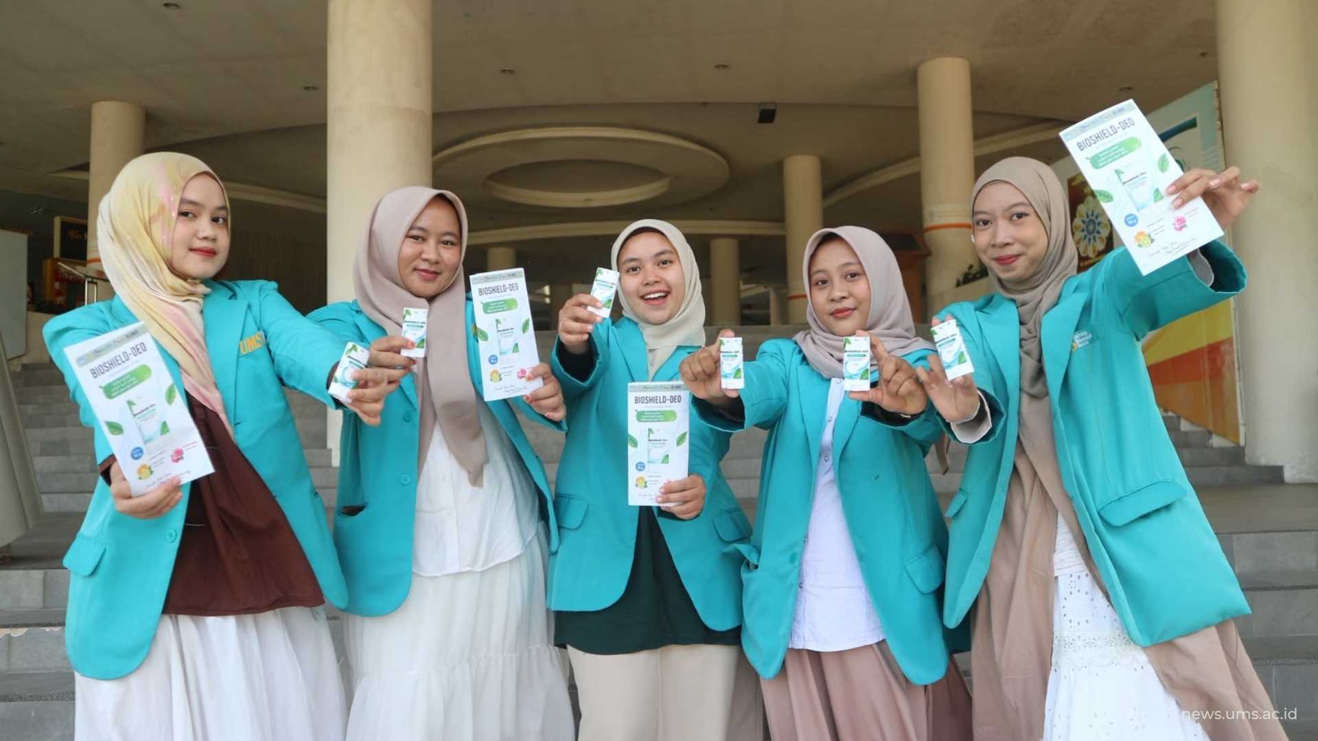 Tim PKM-K UMS dengan produk inovasi BIOSHIELD-DEO
