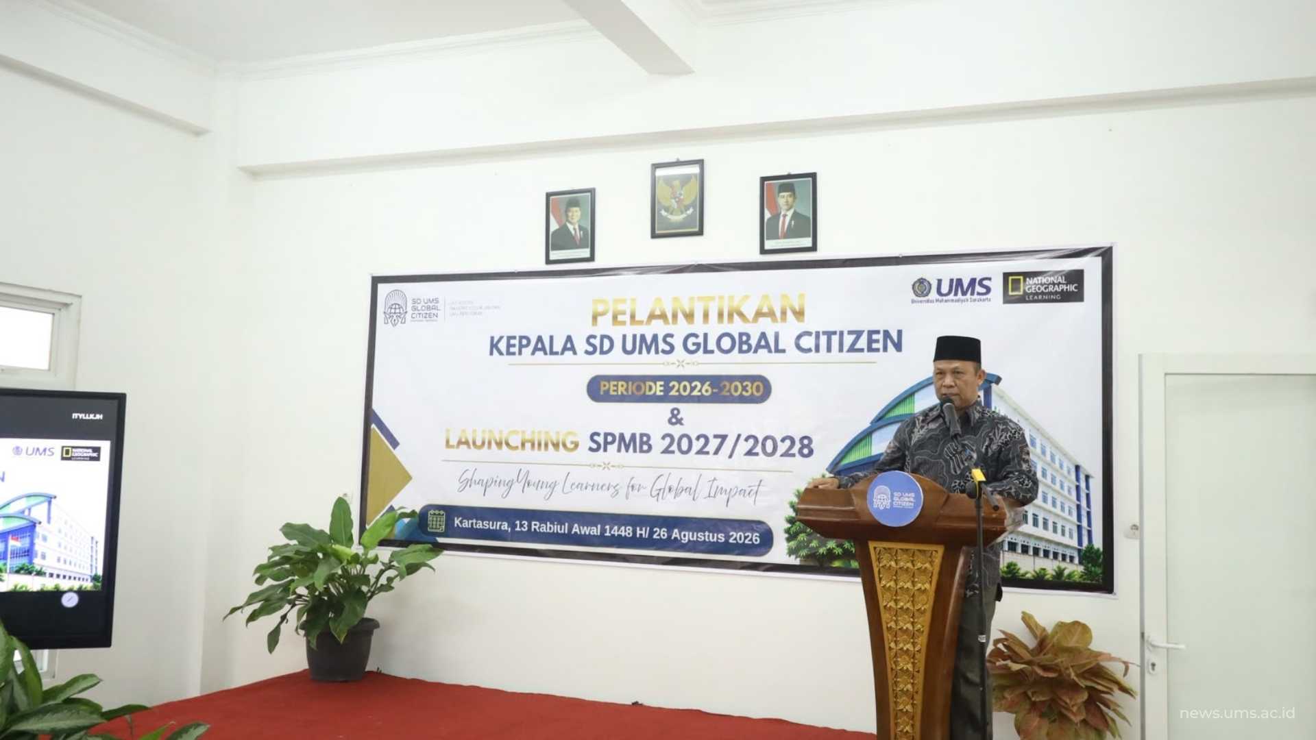 Dekan FKIP UMS, Prof. Dr. Anam Sutopo, M.Hum.