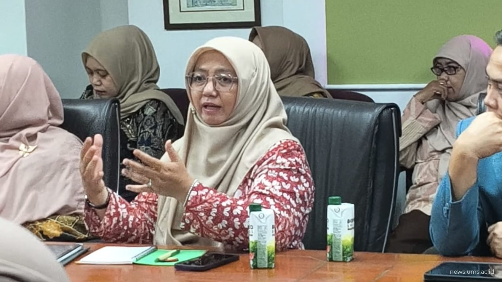 Kepala Perpustakaan UMS, Maria Husnun Nisa, S.Sos., M.A. saat memaparkan program